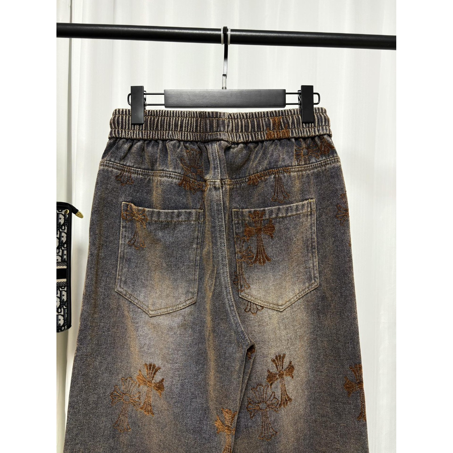 <p>Chrome Hearts 加绒牛仔长裤</p>