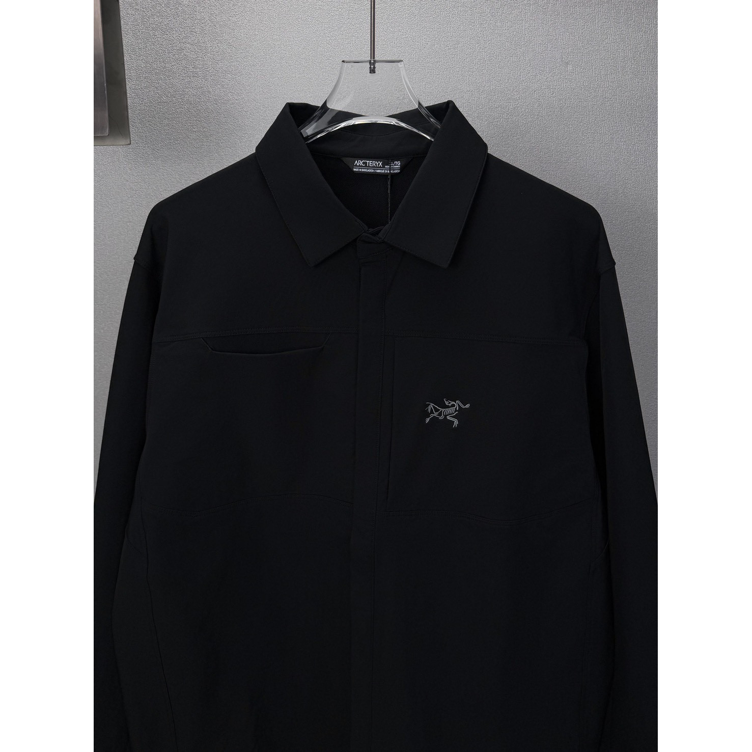 <p>Arc'teryx 情侣款翻领夹克外套(黑色)</p>