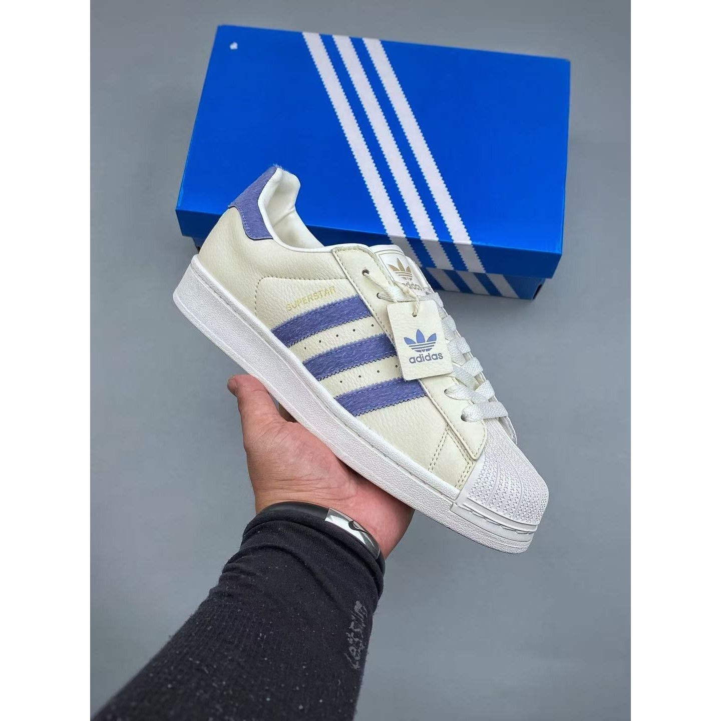 <p>Adidas Originals &nbsp;SUPERSTAR II &nbsp;经典贝壳头板鞋</p>