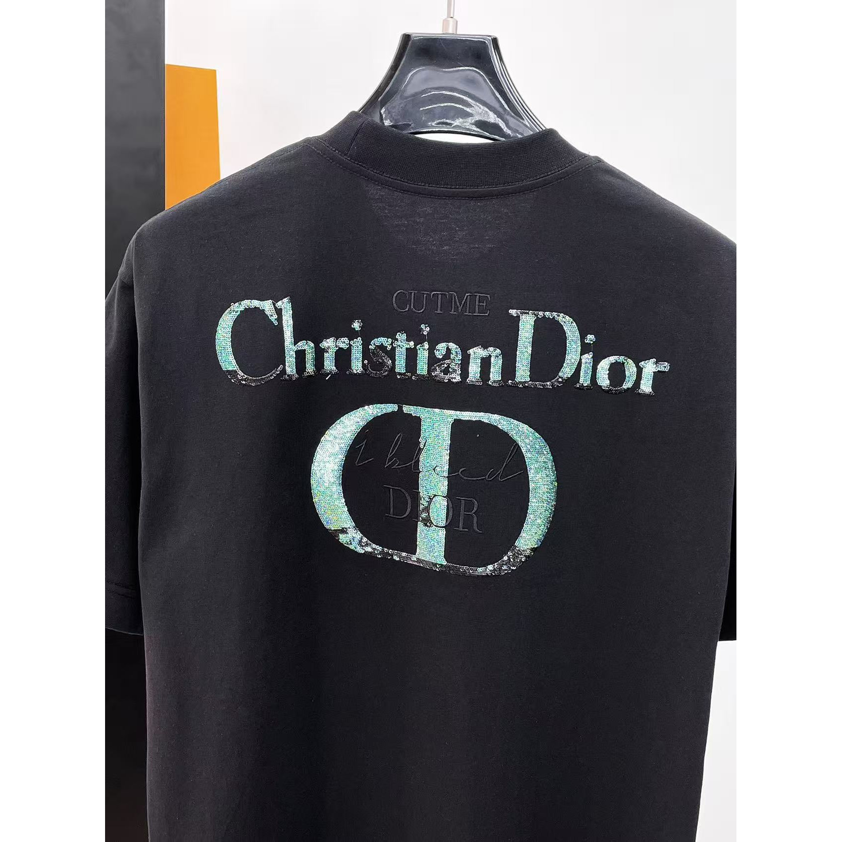 <p>DIOR&nbsp;专柜新款短袖T恤(黑)</p>