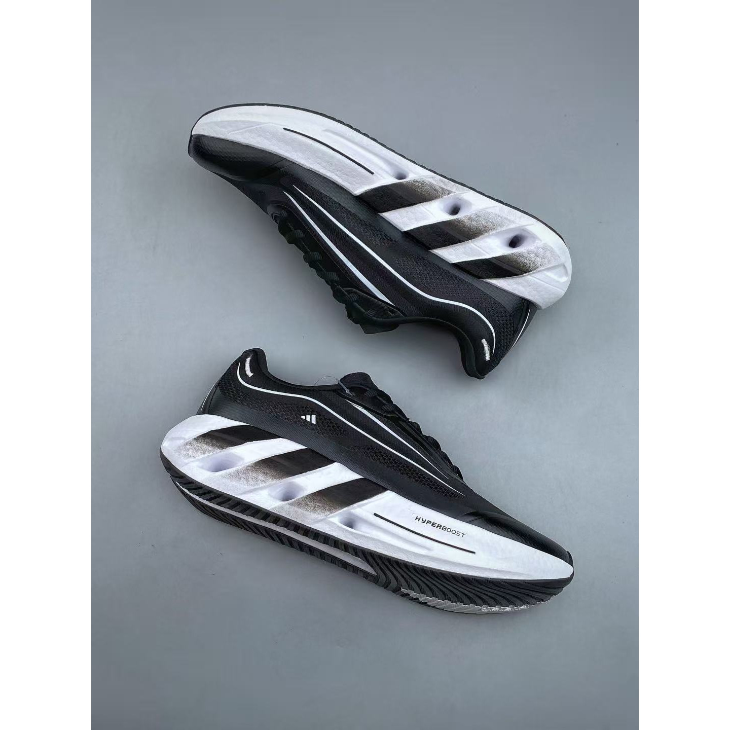 <p>Adidas HYPERBOOST LITE 经典运动鞋&nbsp;</p>