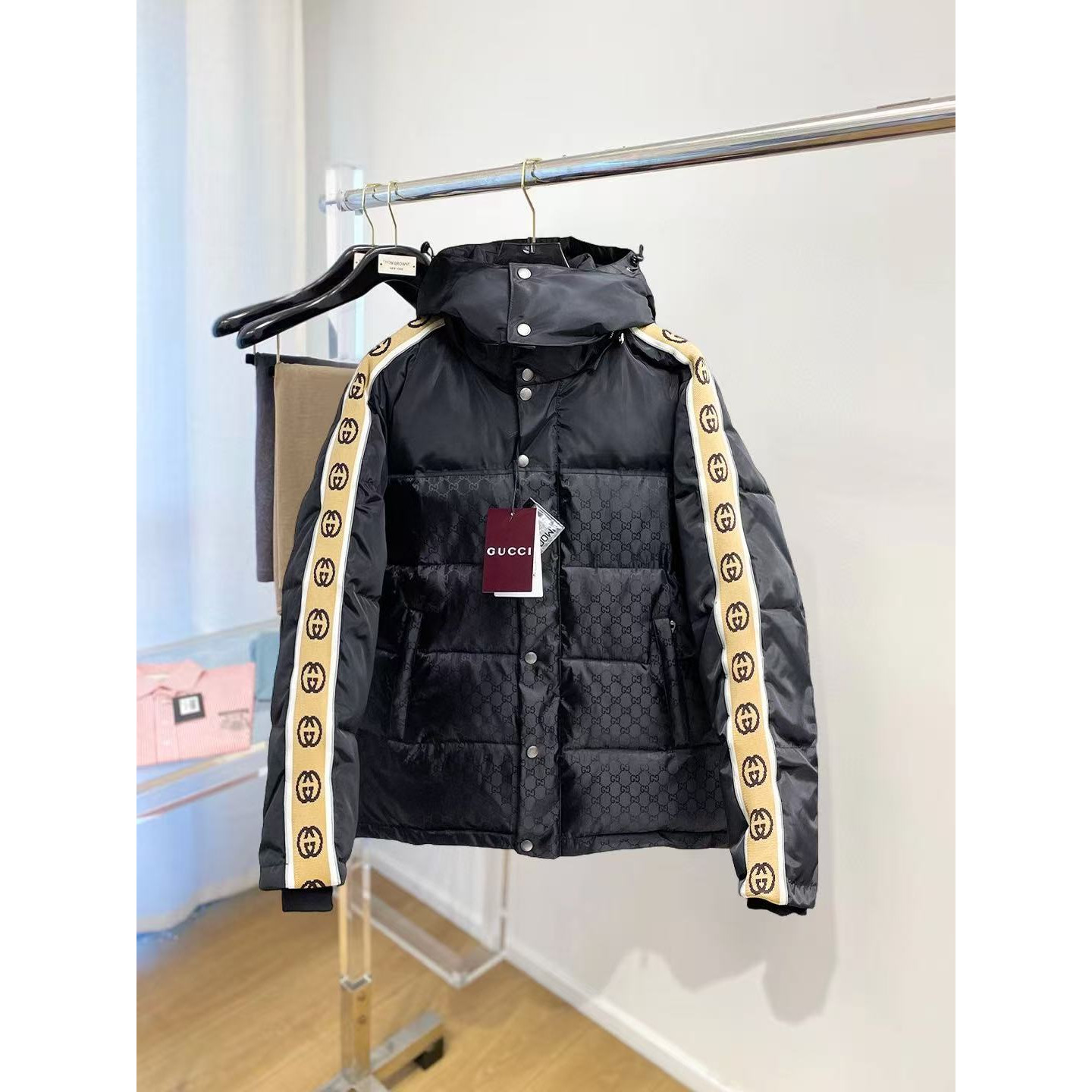<p>GUCCI 秋冬新款羽绒服(黑)</p>