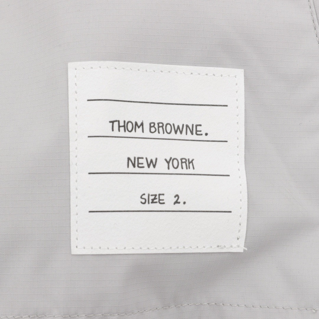 <p>Thom Browne 四杠风衣外套(灰)</p>
