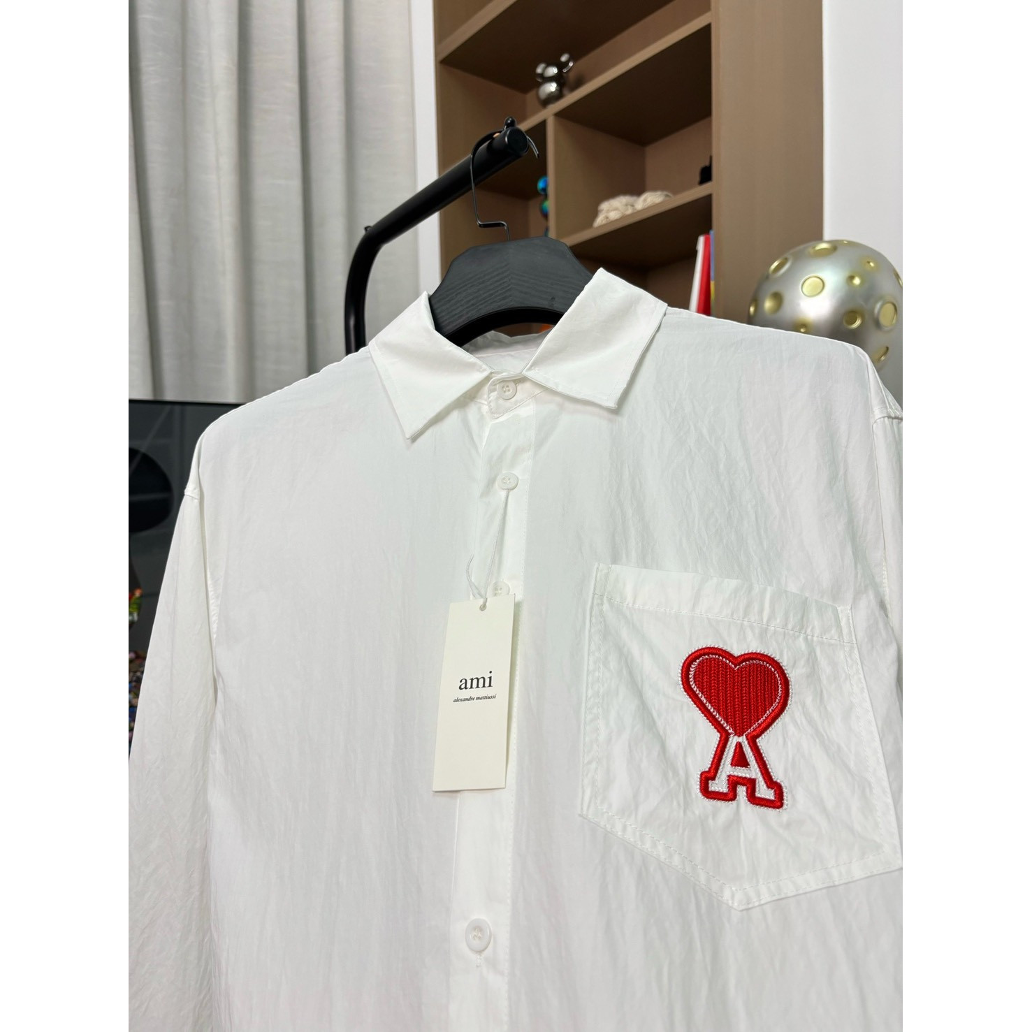 <p>AMIRI Paris 老钱风爱心刺绣亚麻锦棉百搭衬衫(DC401#)</p>