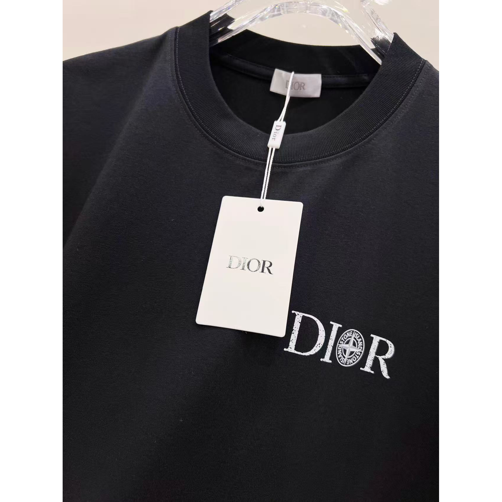 <p>DIOR 迪奥+石头岛联名 logo短袖T恤(黑)&nbsp;</p>