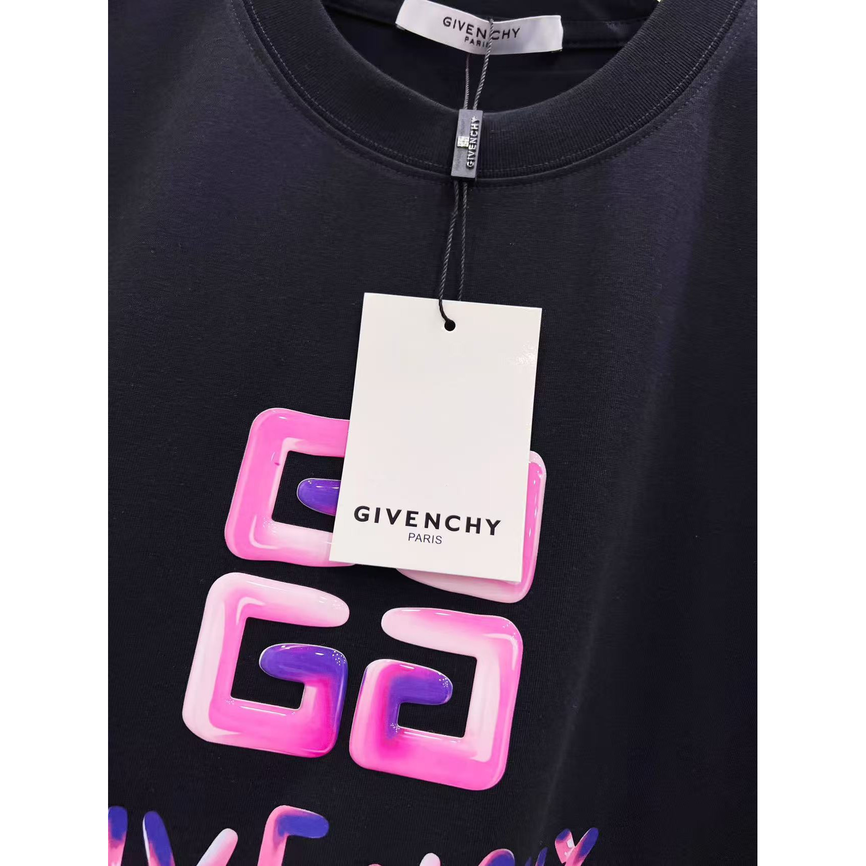 <p>Givenchy 美式潮牌渐变立体胶印圆领T恤(黑)</p>