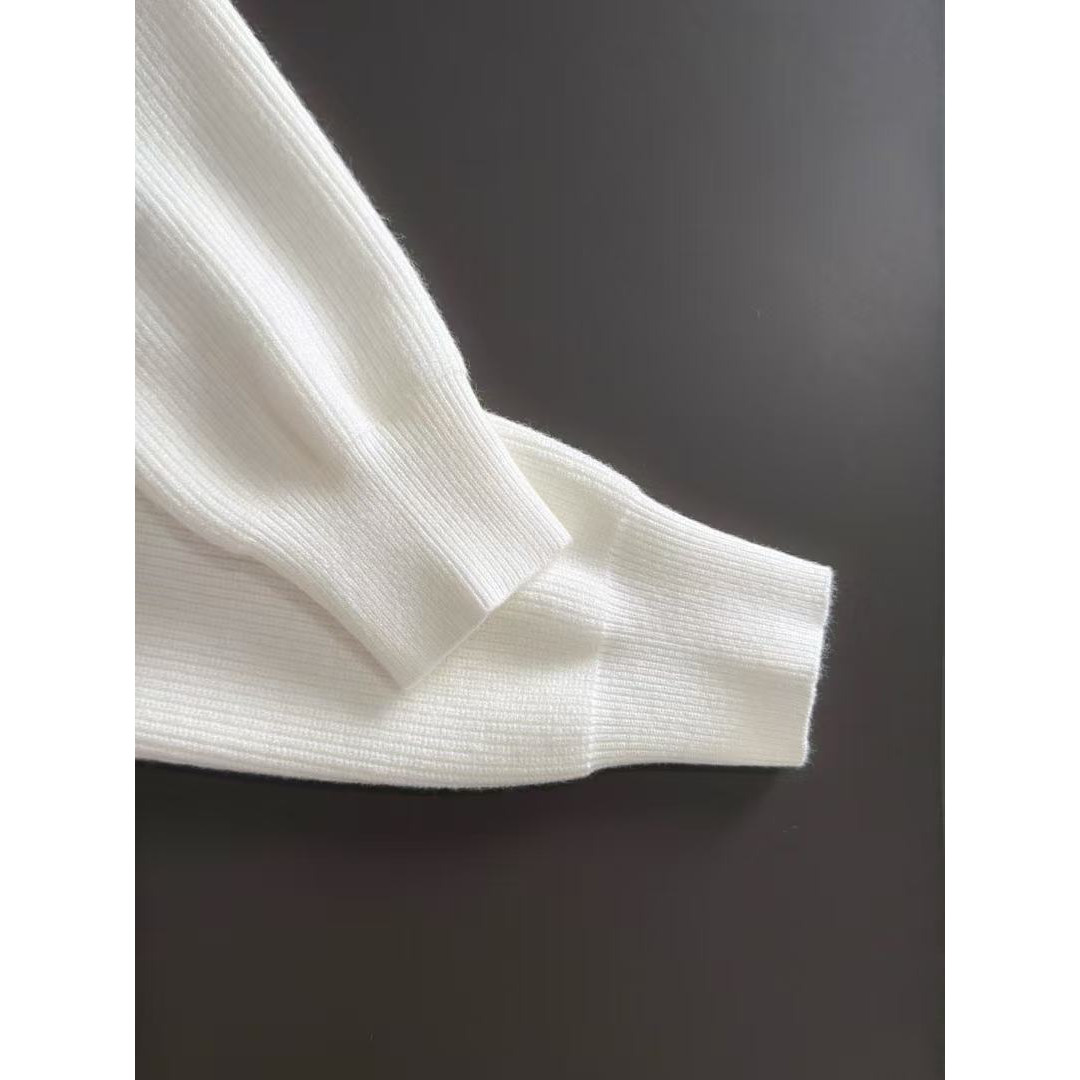 <p>GUCCI&nbsp;秋冬官网最新毛衣(白)</p>