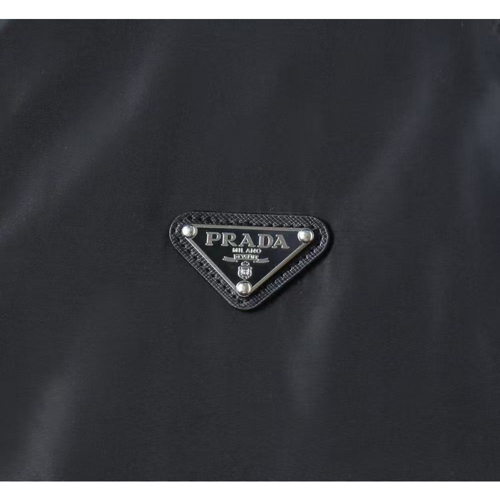<p>PRADA 男士夹克外套(800847)</p>