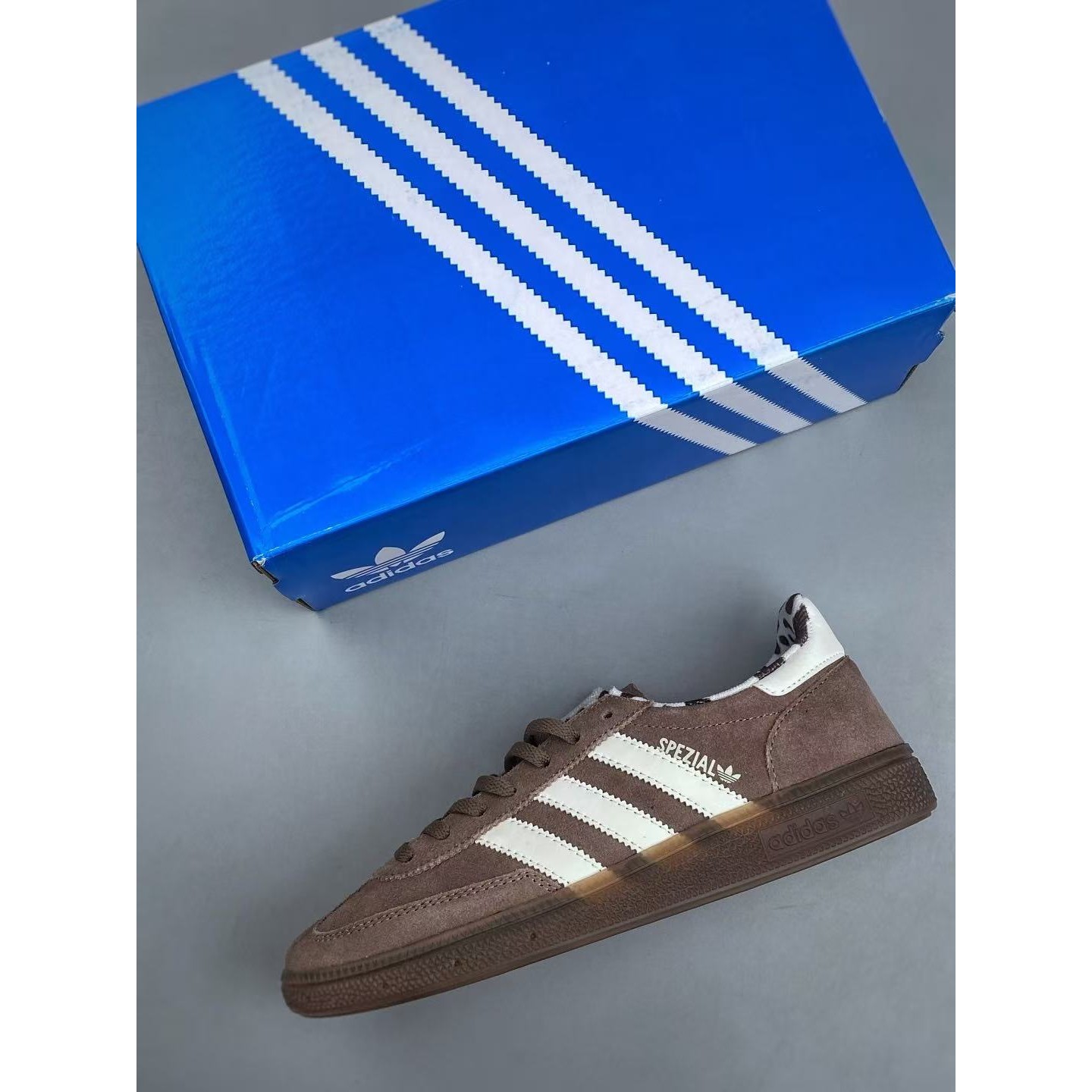 <p>Adidas Originals HANDBALL SPEZIAL 运动板鞋(咖啡)</p>