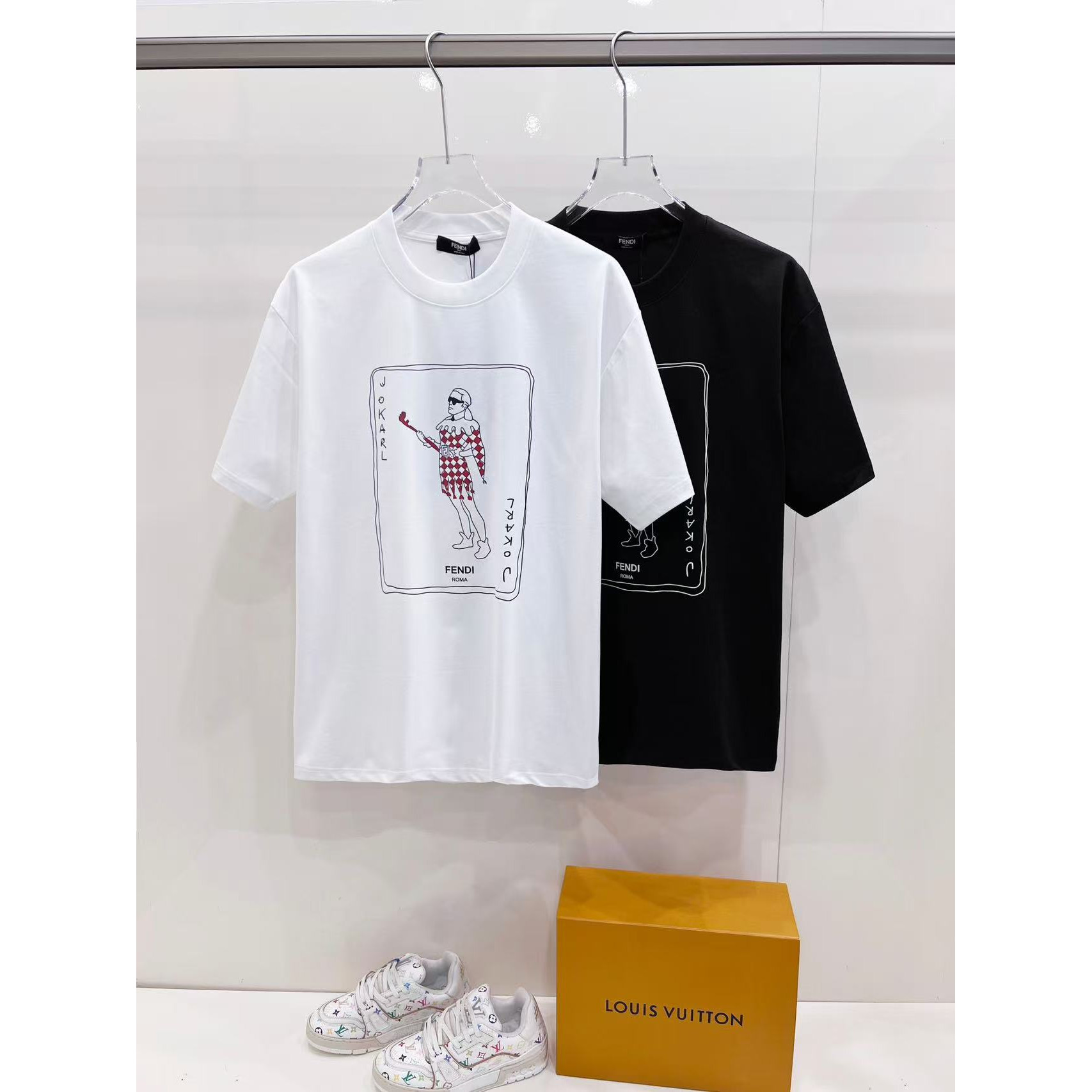 <p>FENDI 扑克牌印花短袖t恤(白)&nbsp;</p>