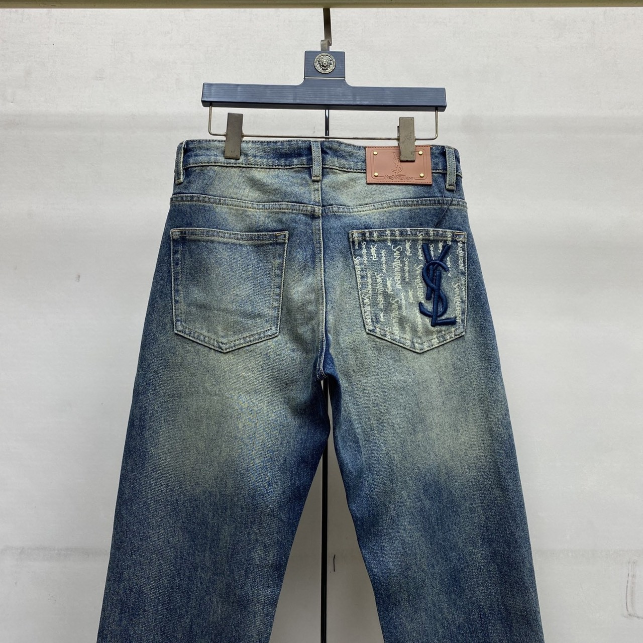 <p>YSL 丹宁水洗牛仔褲</p>