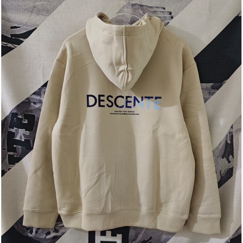 <p>DESCENTE 連帽外套(米白)</p>