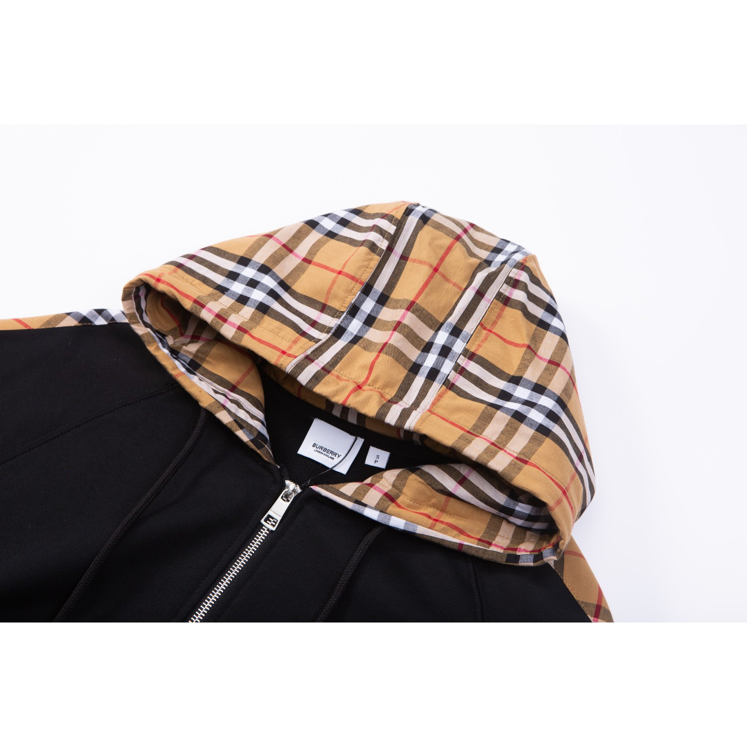 <p>Burberry B字母logo绣花连帽开衫卫衣(黑)</p>