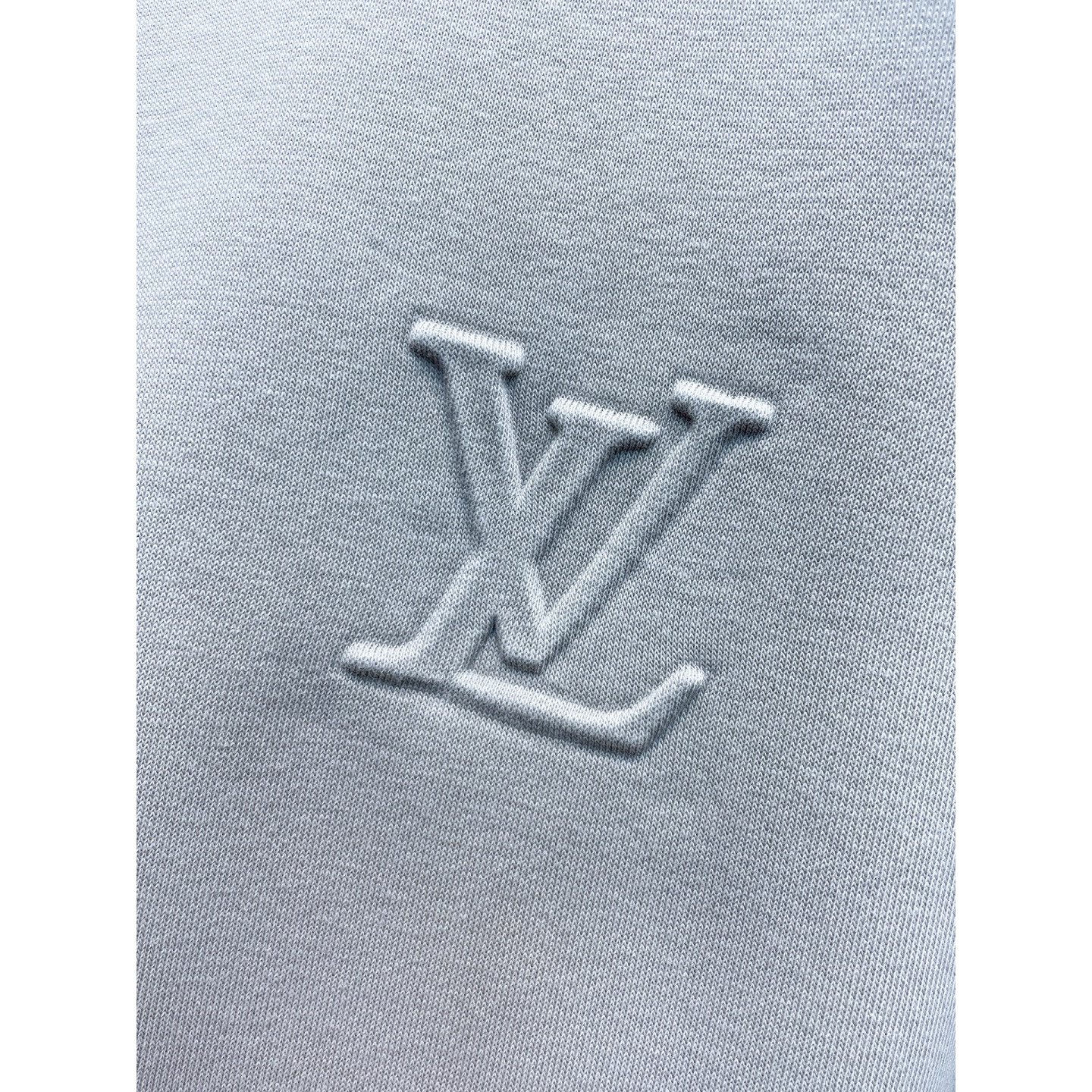 <p>LV&nbsp;套裝(淺灰)</p>