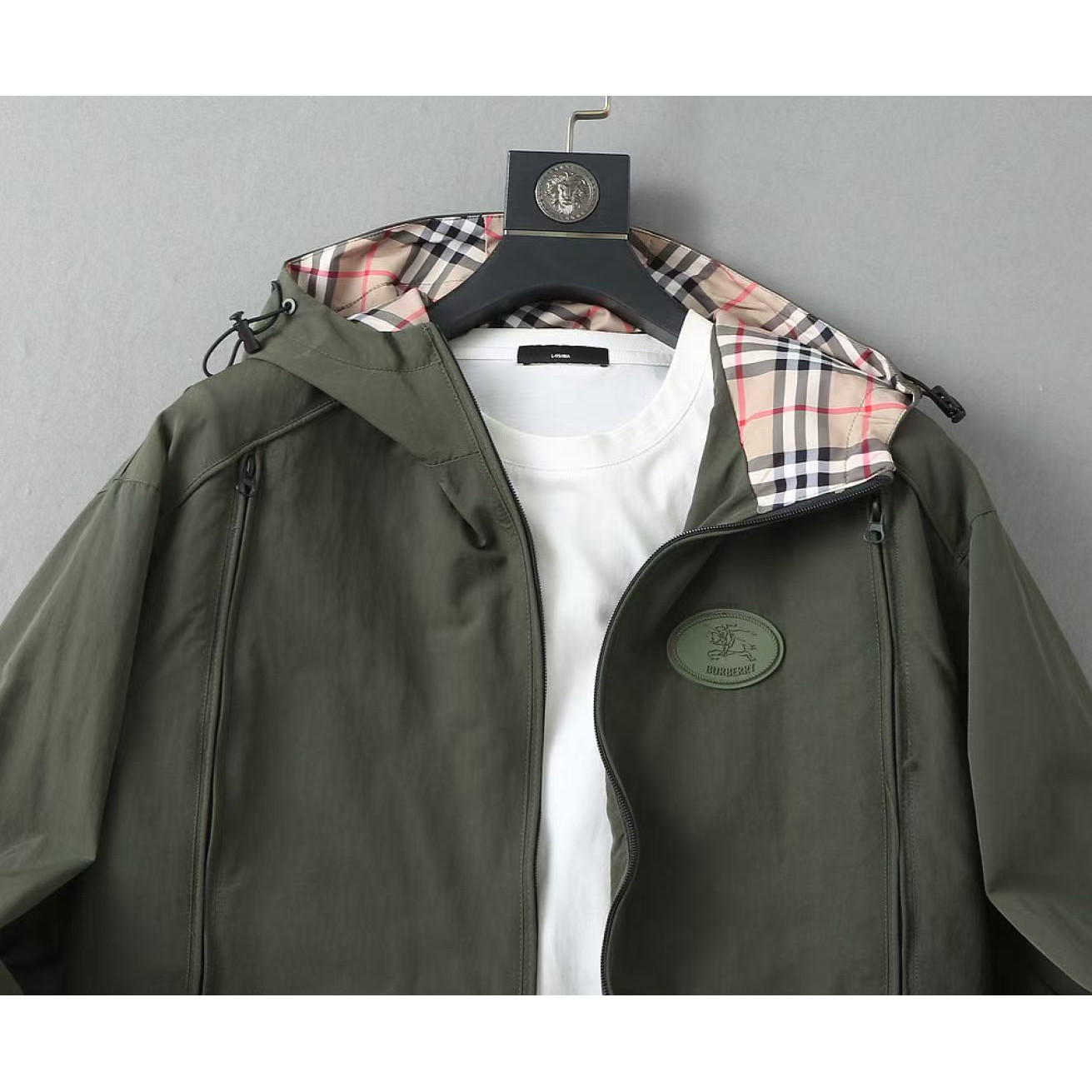 <p>BURBERRY&nbsp;男士夹克外套(綠)</p>