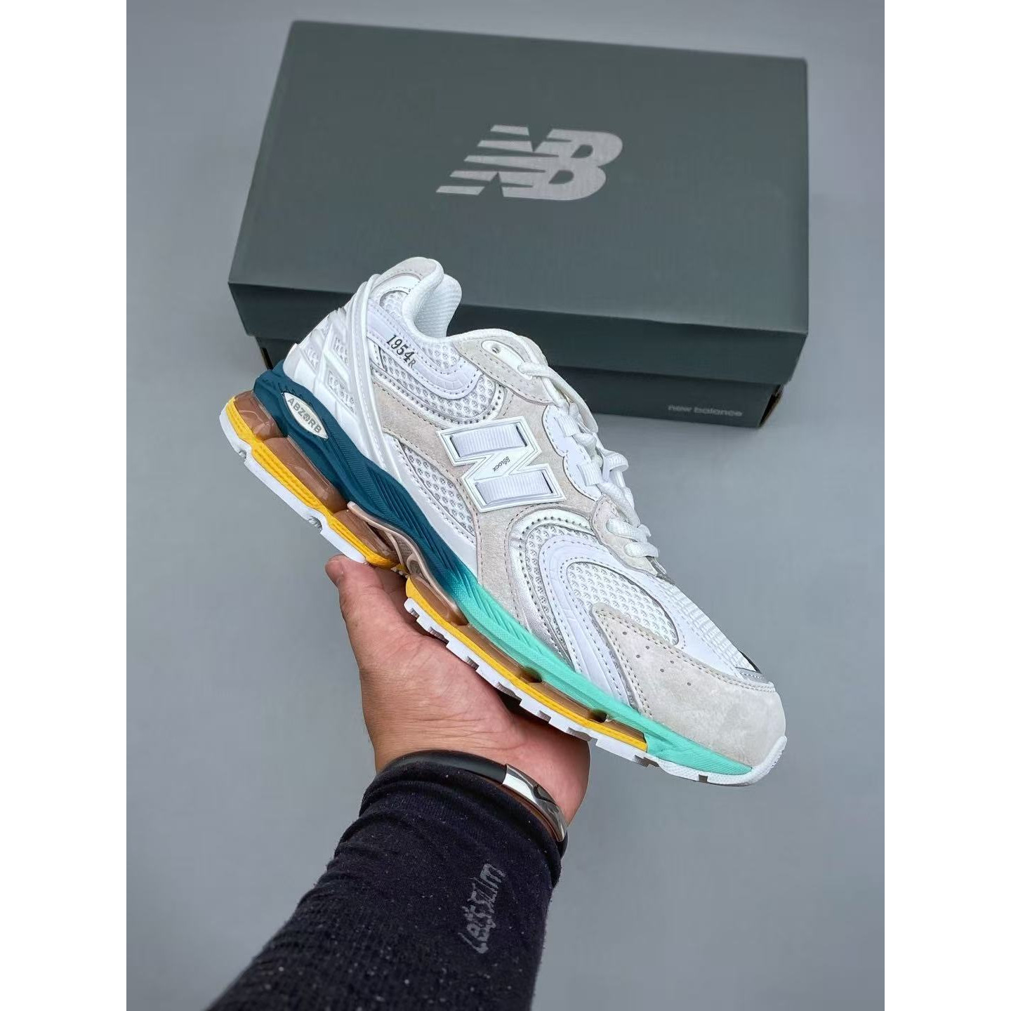 <p>New Balance 运动慢跑鞋(白)&nbsp;</p>