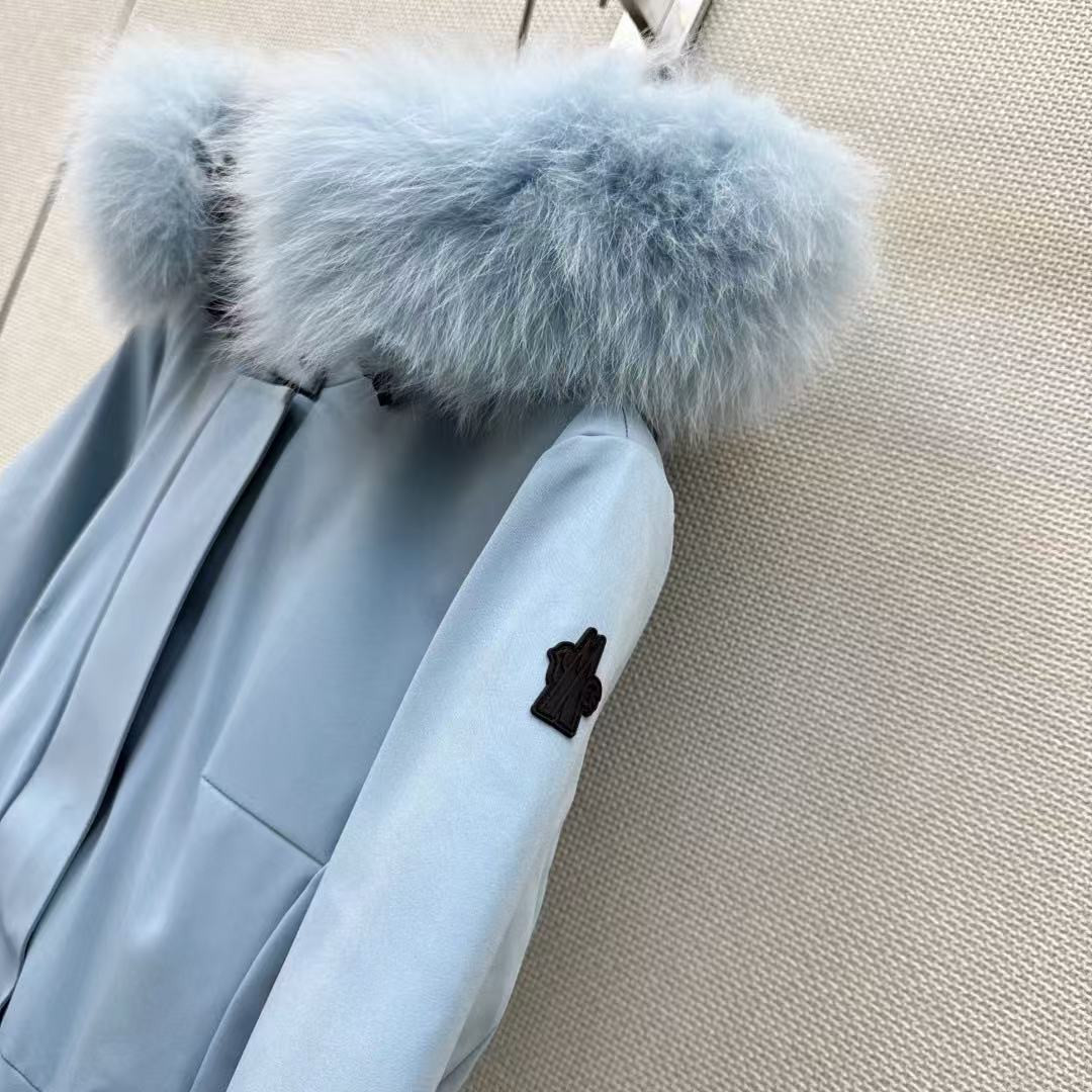 <p>MONCLER 经典Celac短款收腰羽绒滑雪服(天藍)</p>