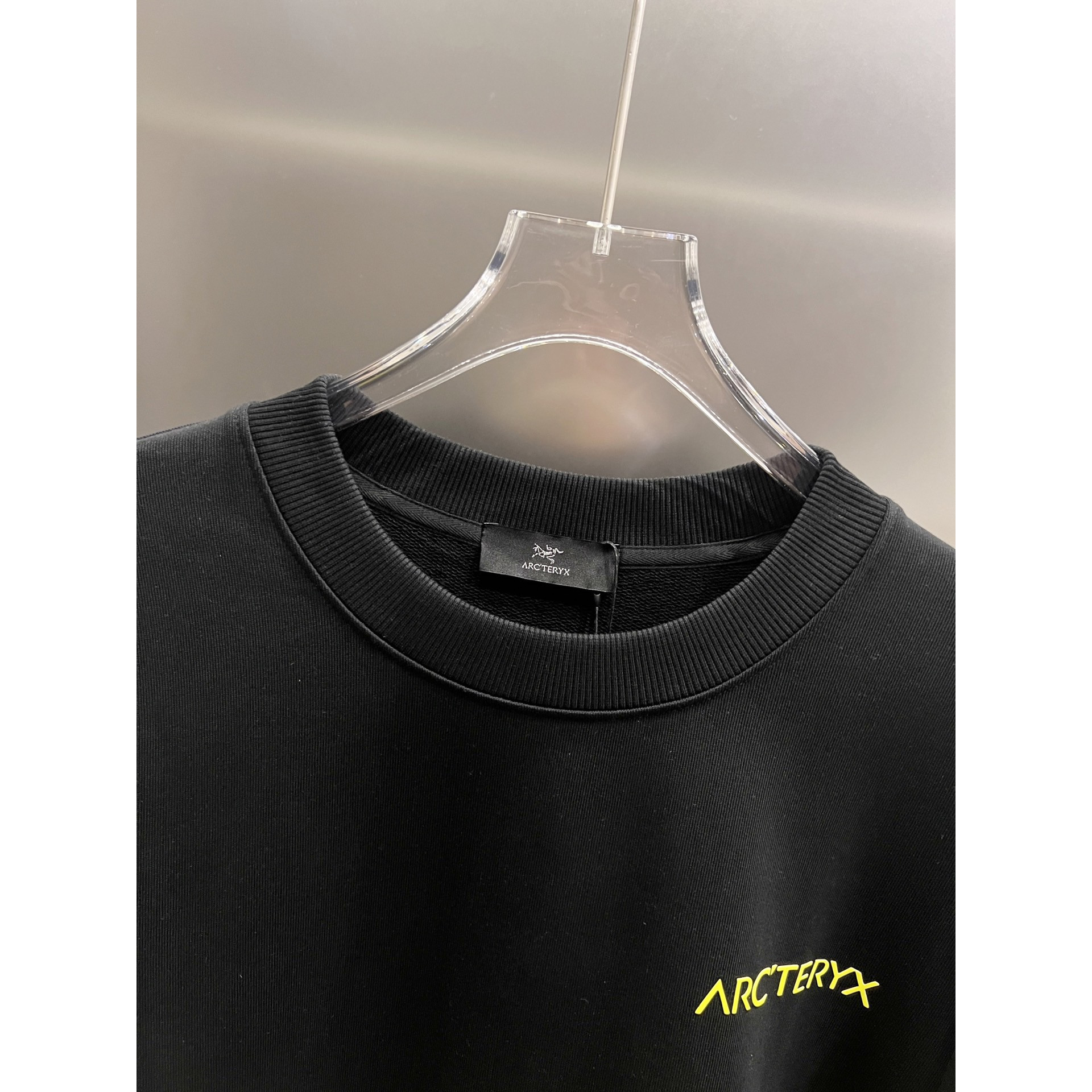 <p>Arc'teryx 圆领长袖卫衣(黑)</p>