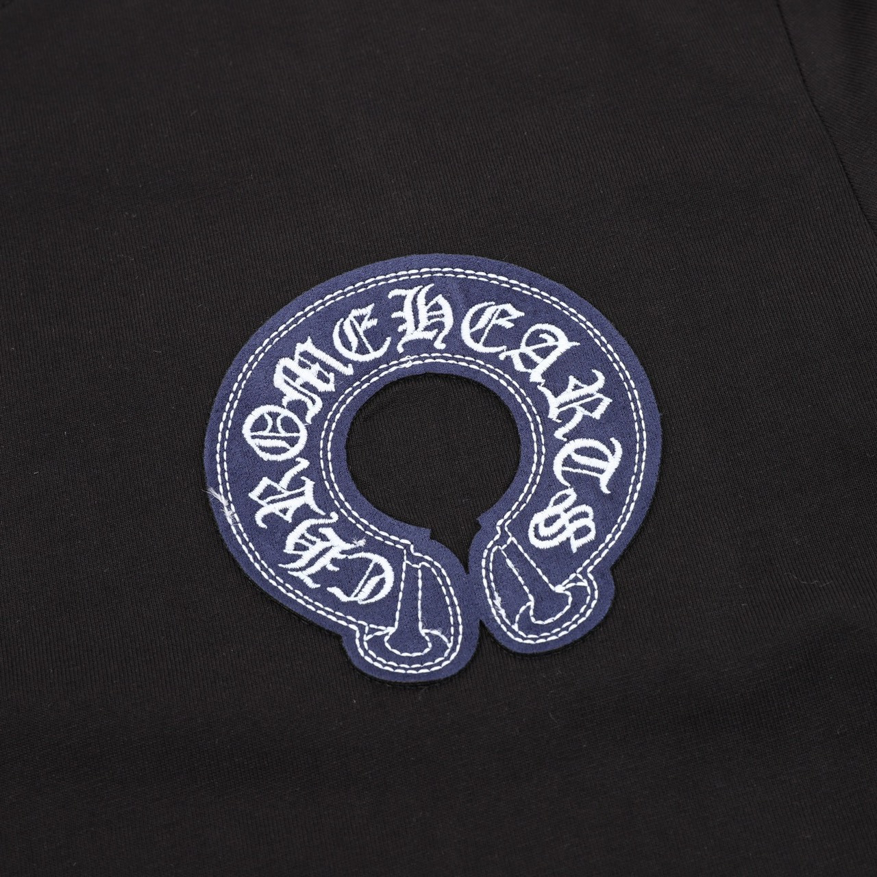 <p>Chrome Hearts 梵文十字架印花短袖(黑)<br />
&nbsp;</p>