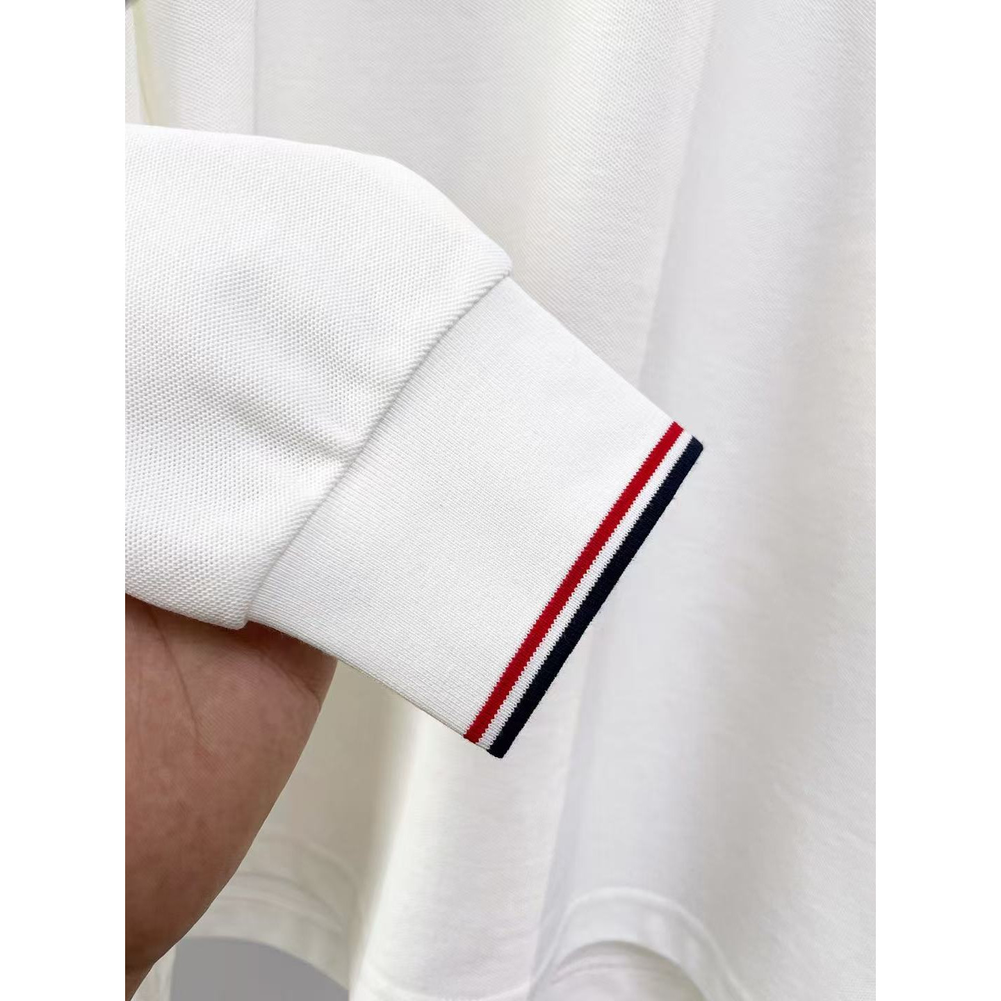 <p>MONCLER 贴片长袖Polo衫(白)</p>