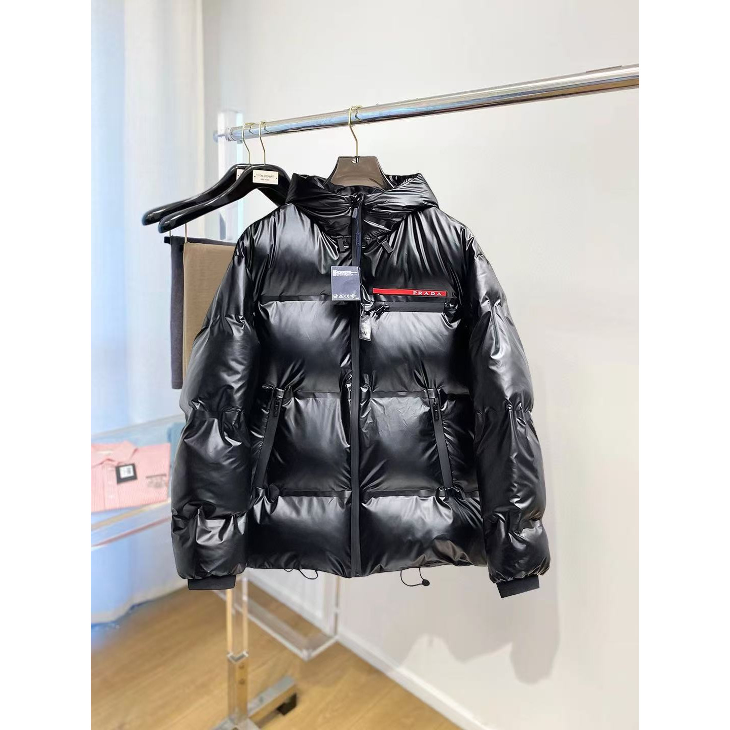 <p>PRADA 秋冬新款羽绒服(黑)</p>