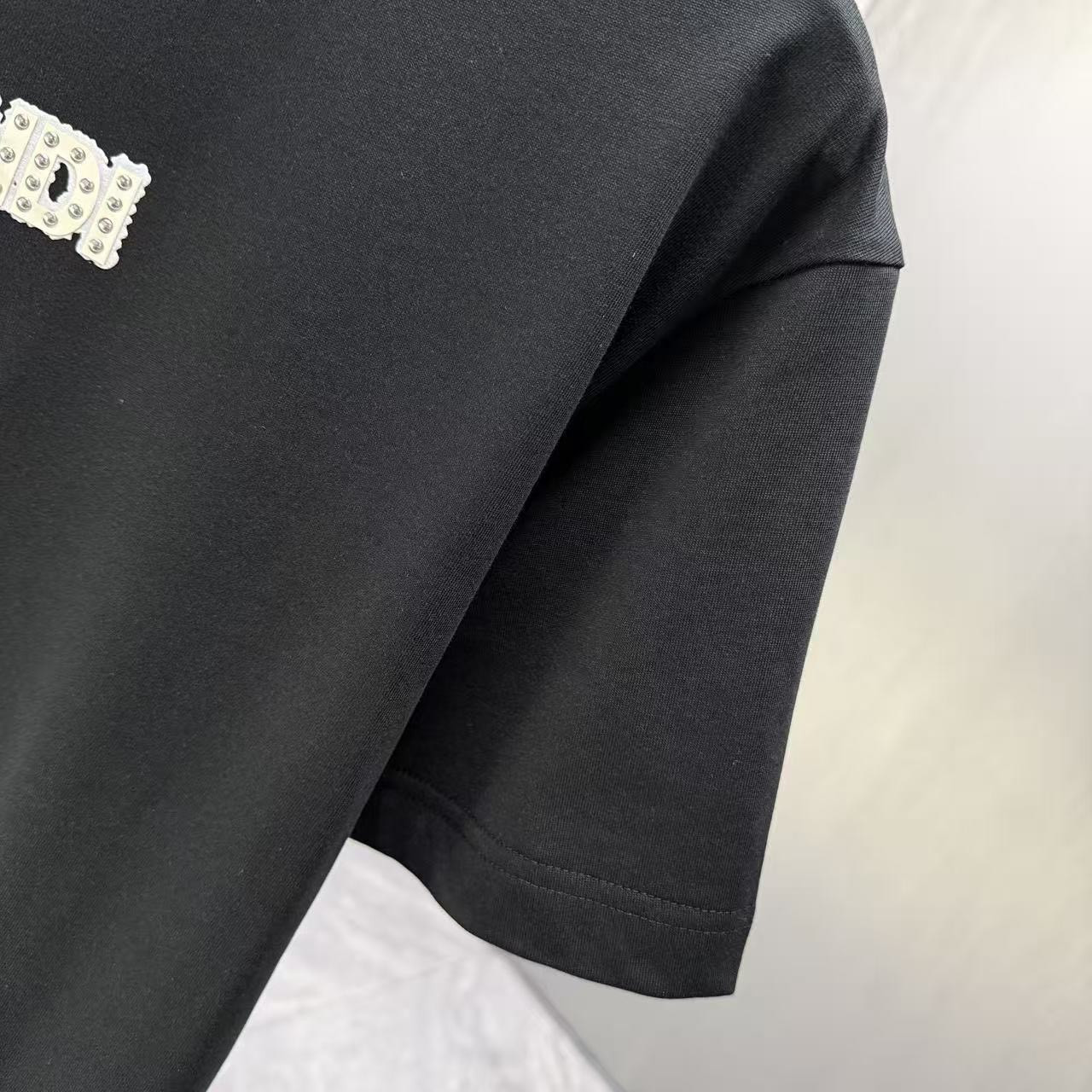 <p>FENDI 短袖T恤(黑)</p>