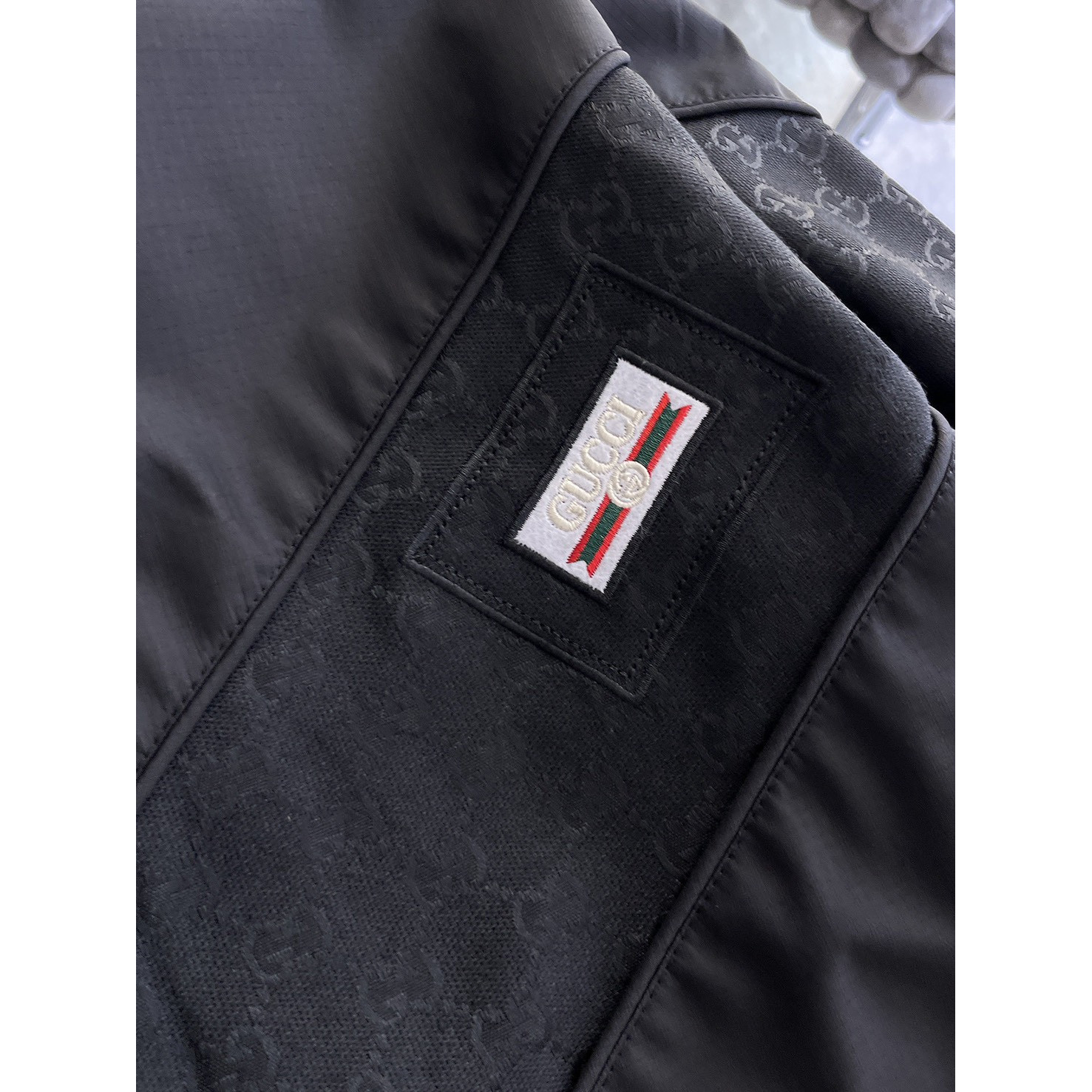 <p>GUCCI&nbsp;男士夹克外套(黑)</p>
