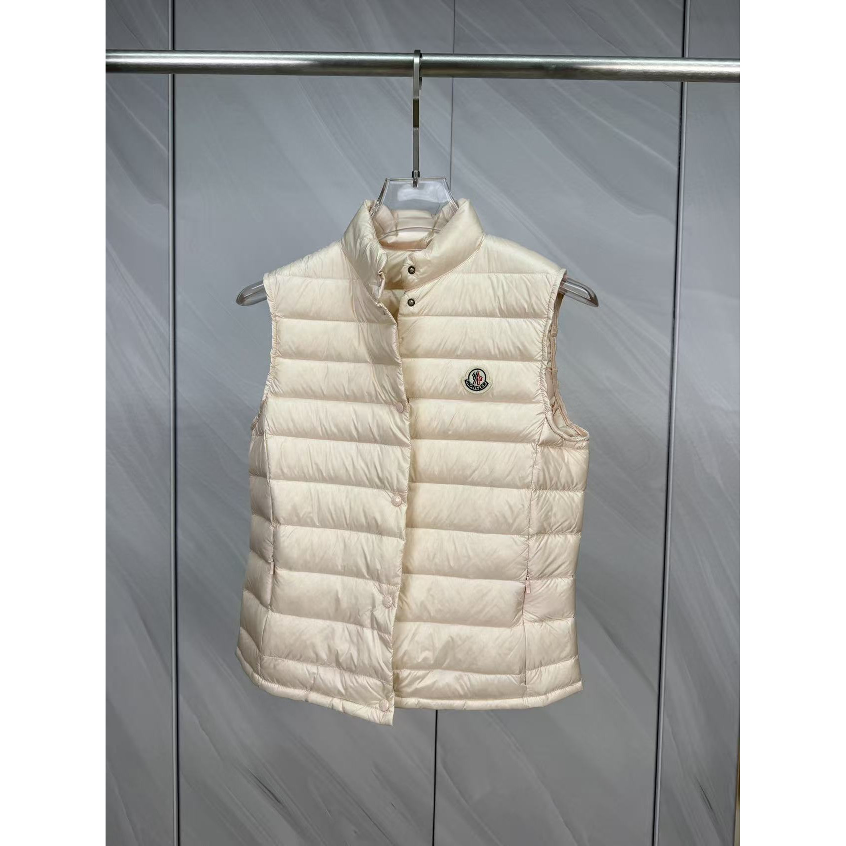 <p>Moncler Liane女士立领羽绒服(粉)</p>