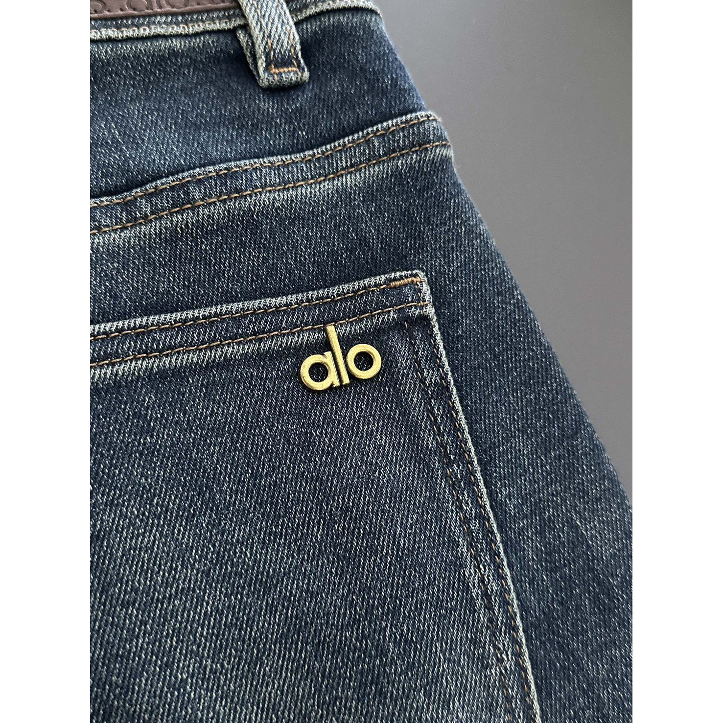 <p>ALO 高品质牛仔裤</p>
