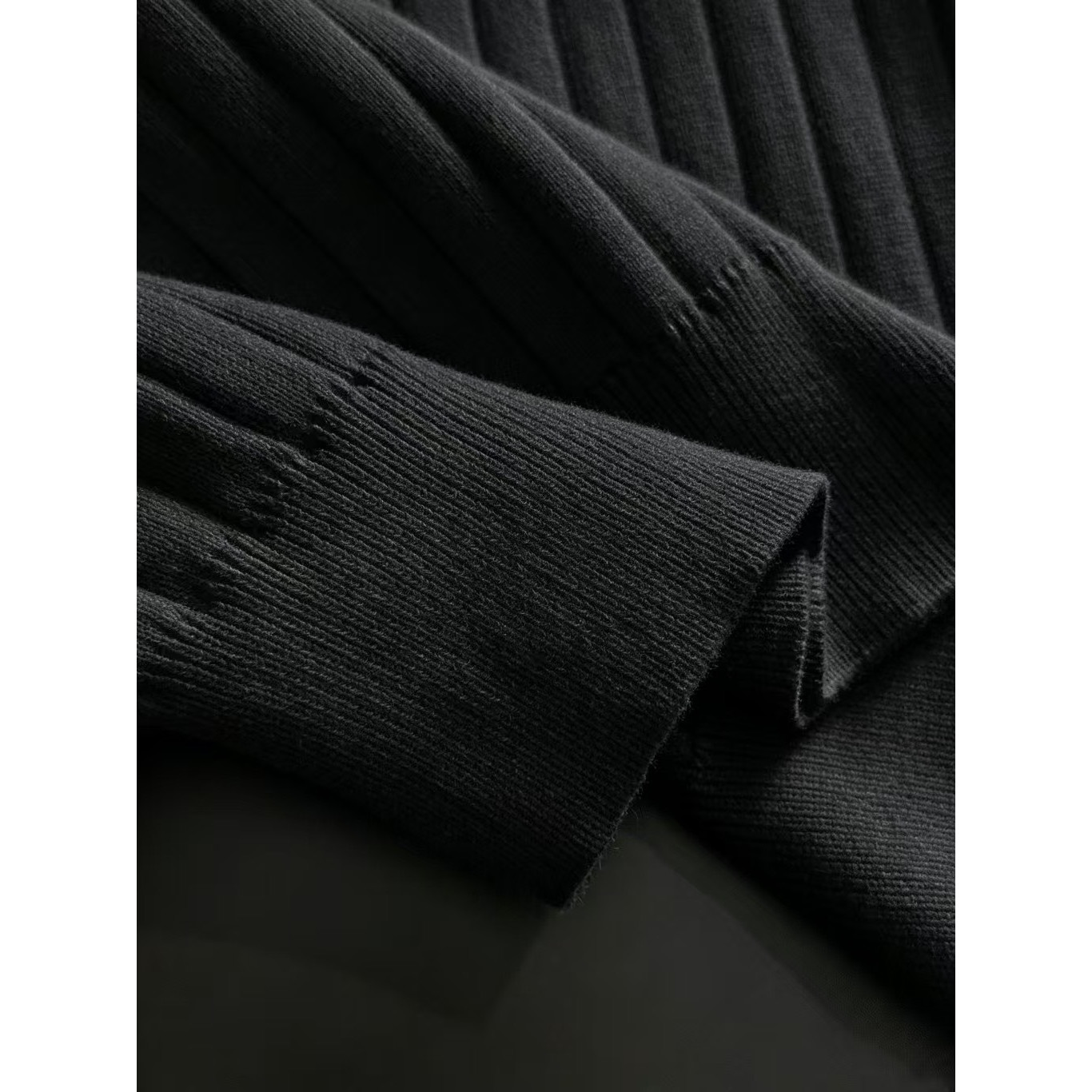 <p>BURBERRY&nbsp;&nbsp;高品质男士毛衣(黑)</p>