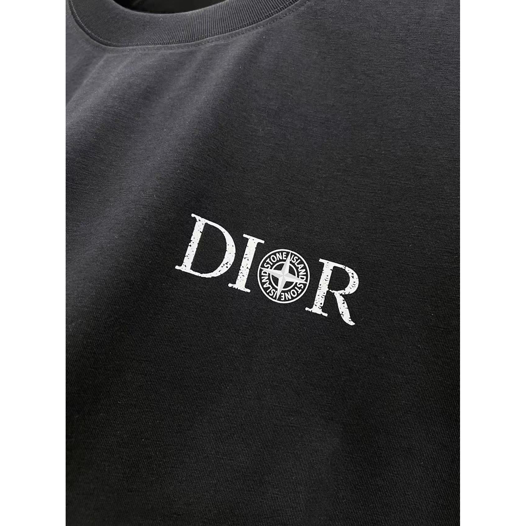 <p>DIOR 迪奥+石头岛联名 logo短袖T恤(黑)&nbsp;</p>