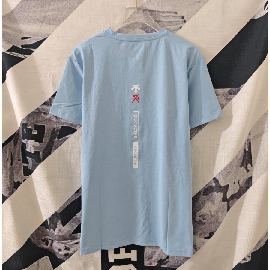 <p>DESCENTE 速乾短袖T恤(藍)</p>