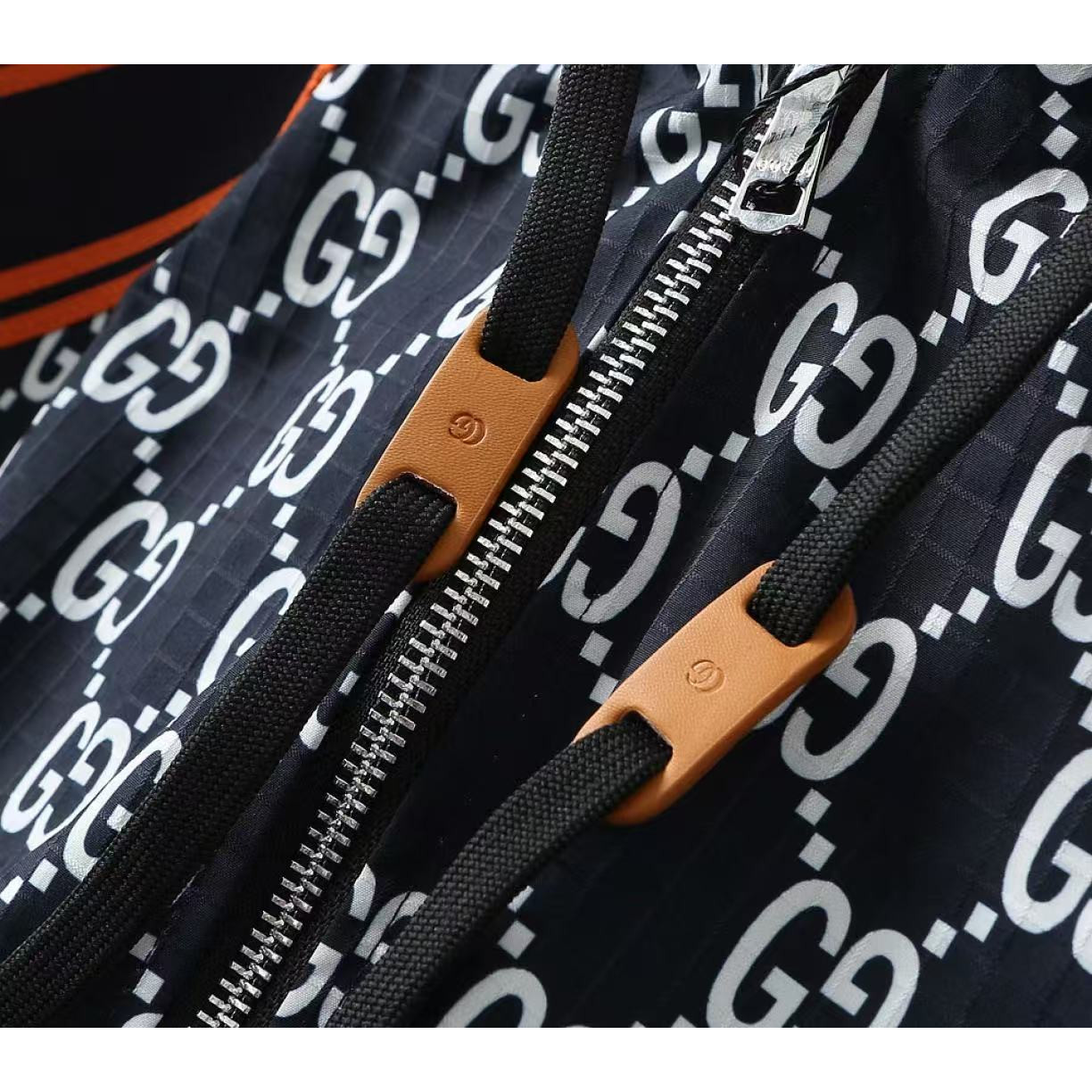 <p>GUCCI 男士夹克外套(藏青)<br />
&nbsp;</p>