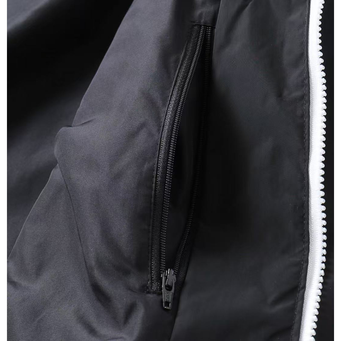 <p>Giorgio_Armani&nbsp;<span style="font-size:13px">男士夹克外套(黑)</span></p>