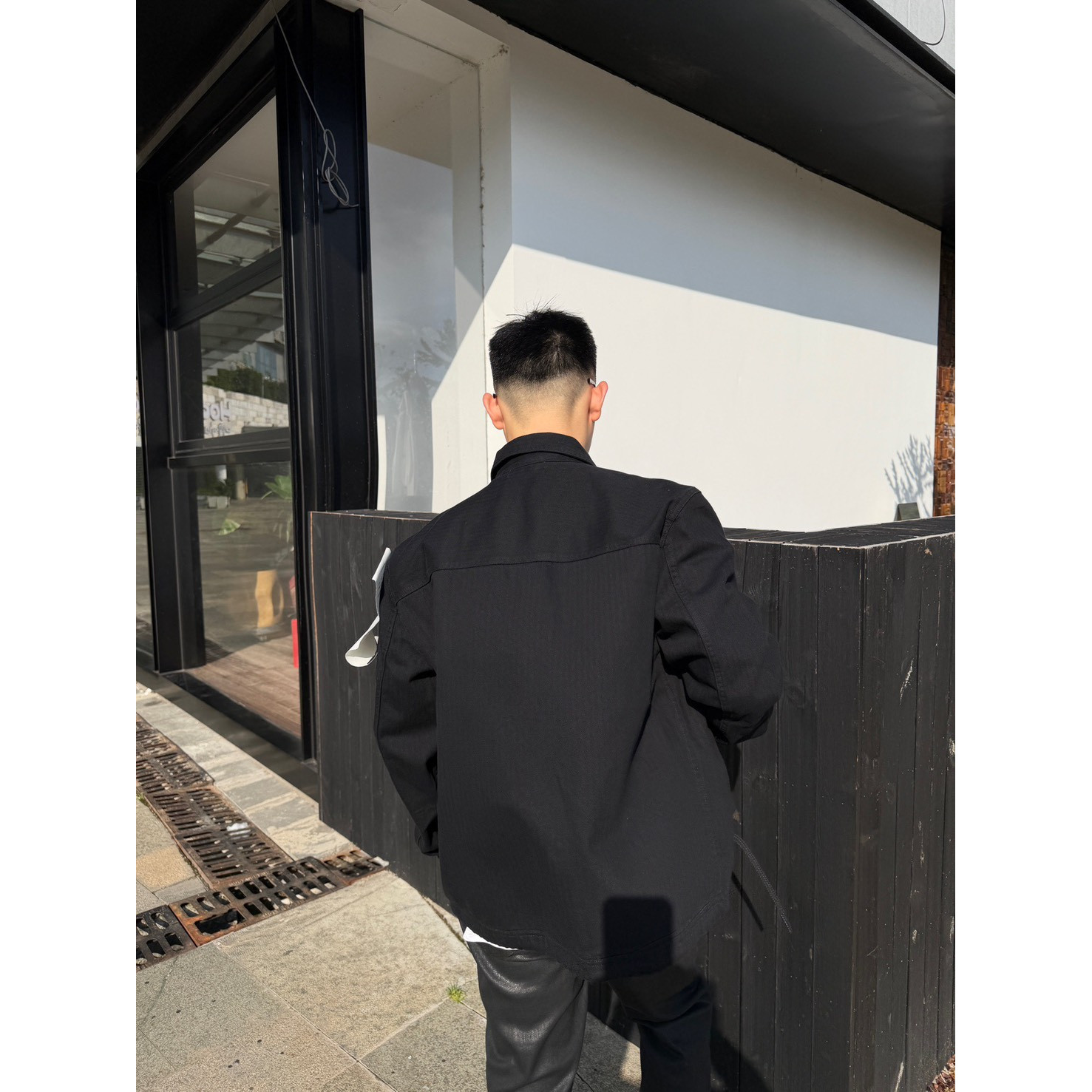 <p>Stone Island 户外口袋长款衬衫外套(黑)</p>