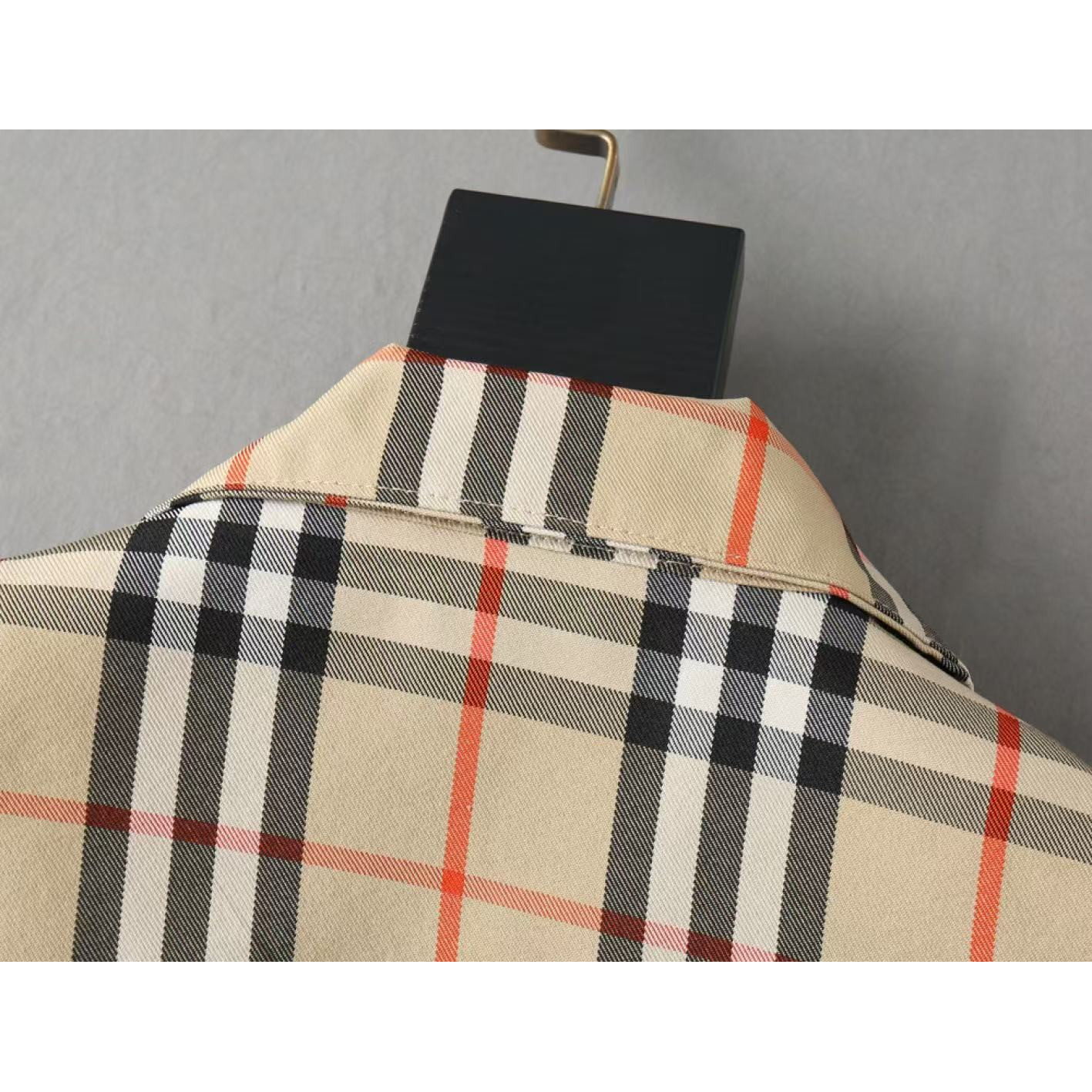 <p>BURBERRY 男士夹克外套(卡其)</p>