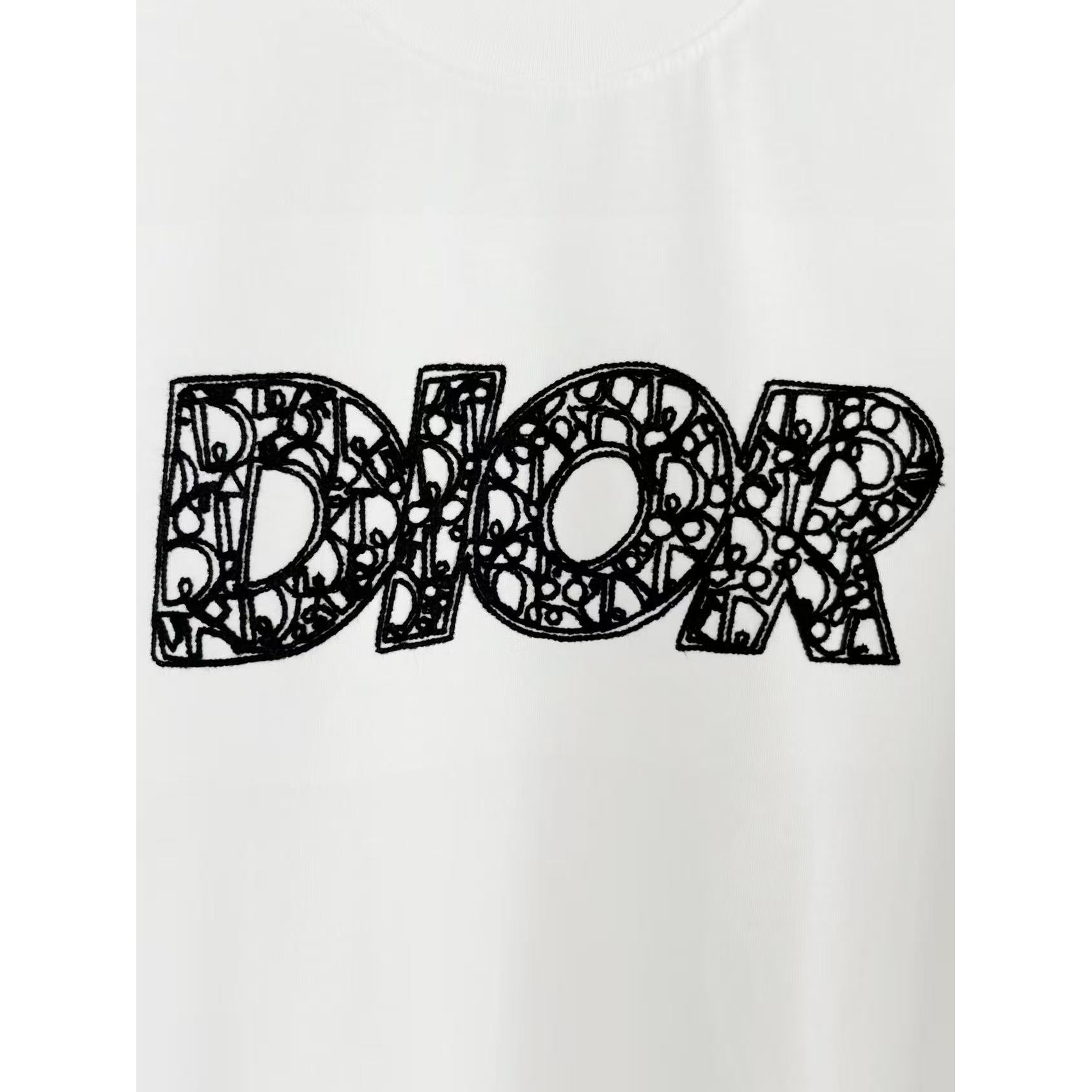 <p>DIOR&nbsp;短袖t恤(黑)</p>