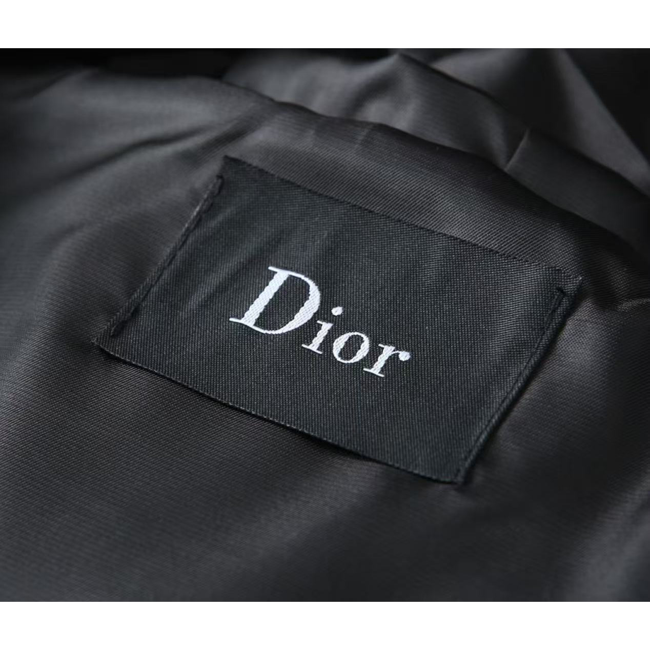 <p>DIOR&nbsp;男士夹克外套(黑)</p>