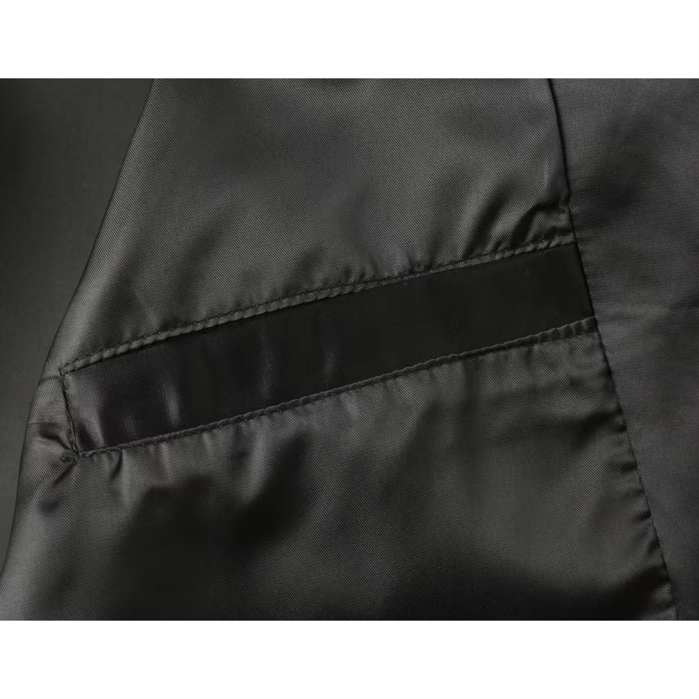 <p>PRADA 男士夹克外套(黑)</p>
