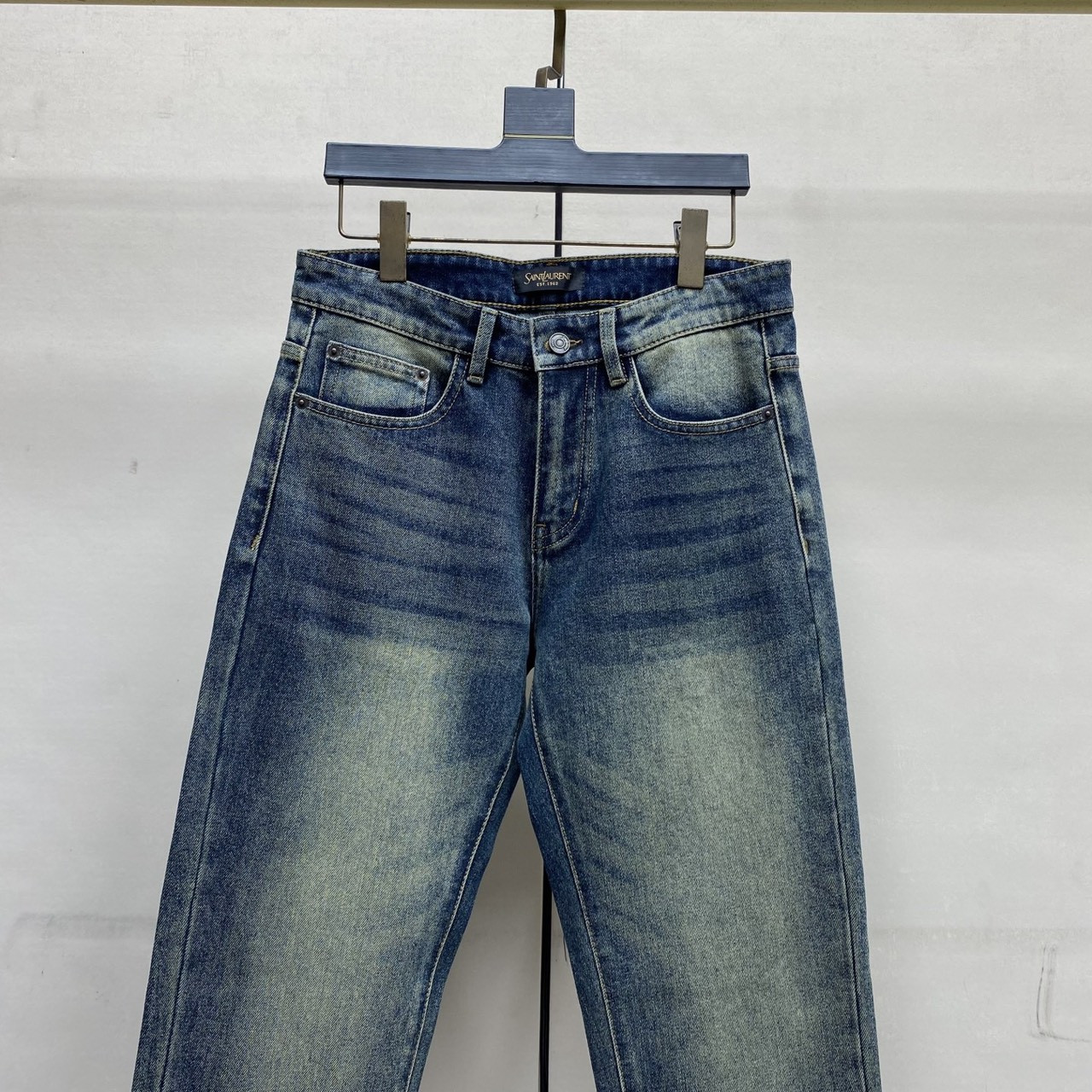 <p>YSL 丹宁水洗牛仔褲</p>