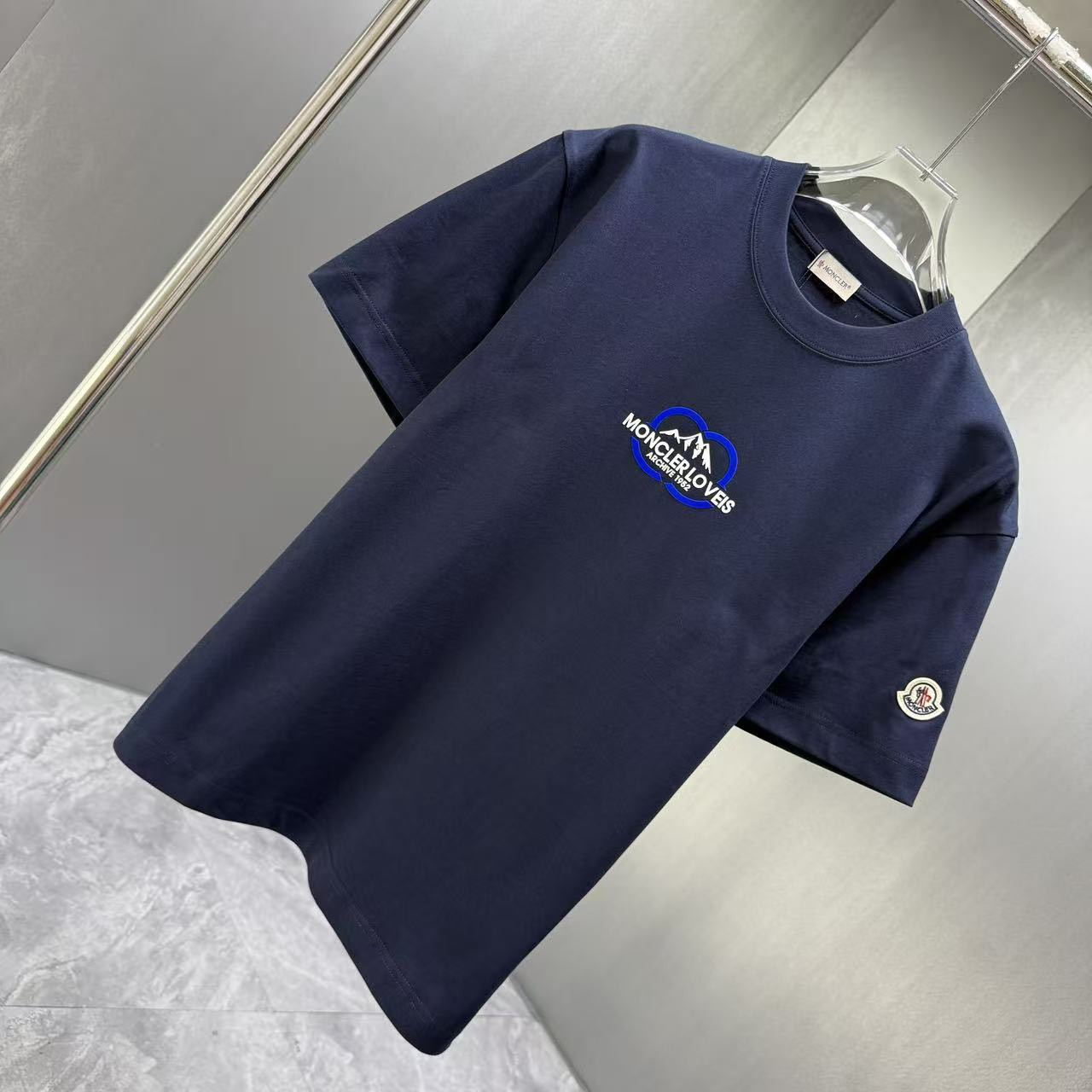 <p>Moncler 短袖T恤(深藍)</p>