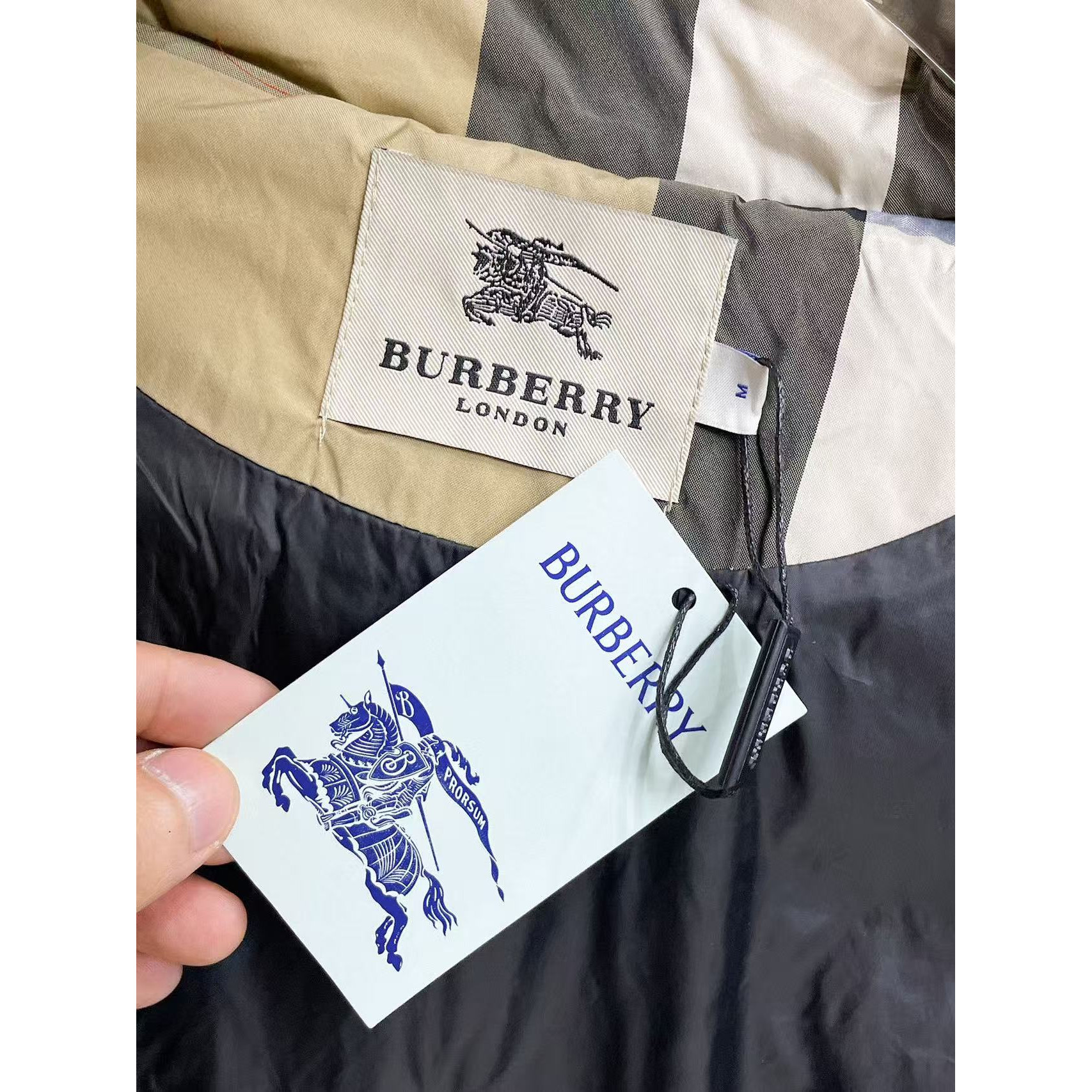 <p>BURBERRY 秋冬新款羽绒服(卡其)</p>