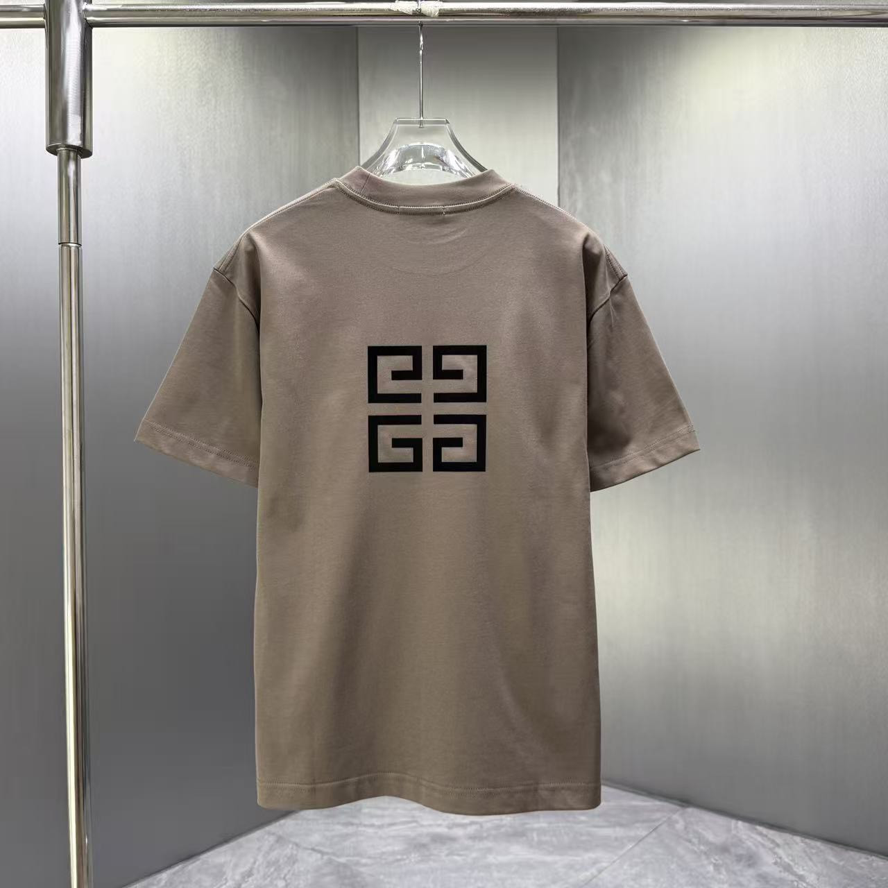 <p>Givenchy 短袖T恤(棕)</p>