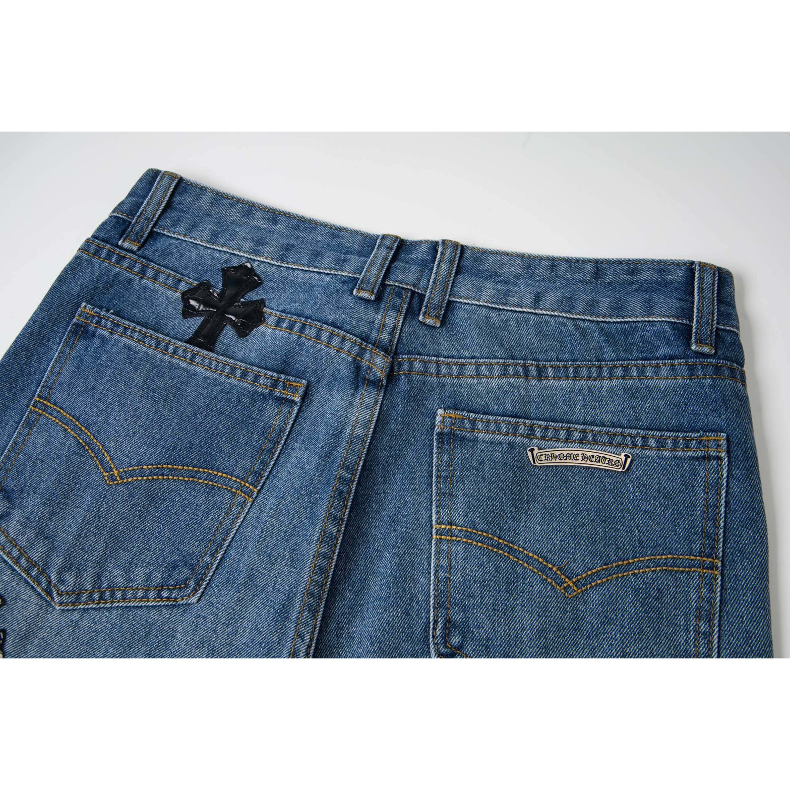 <p>CHROME HEARTS 黑皮经典水洗牛仔裤(1760#)</p>