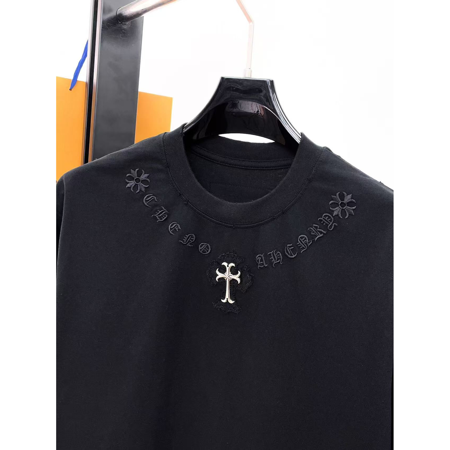 <p>CHROME HEARTS 专柜新款短袖T恤(黑)</p>