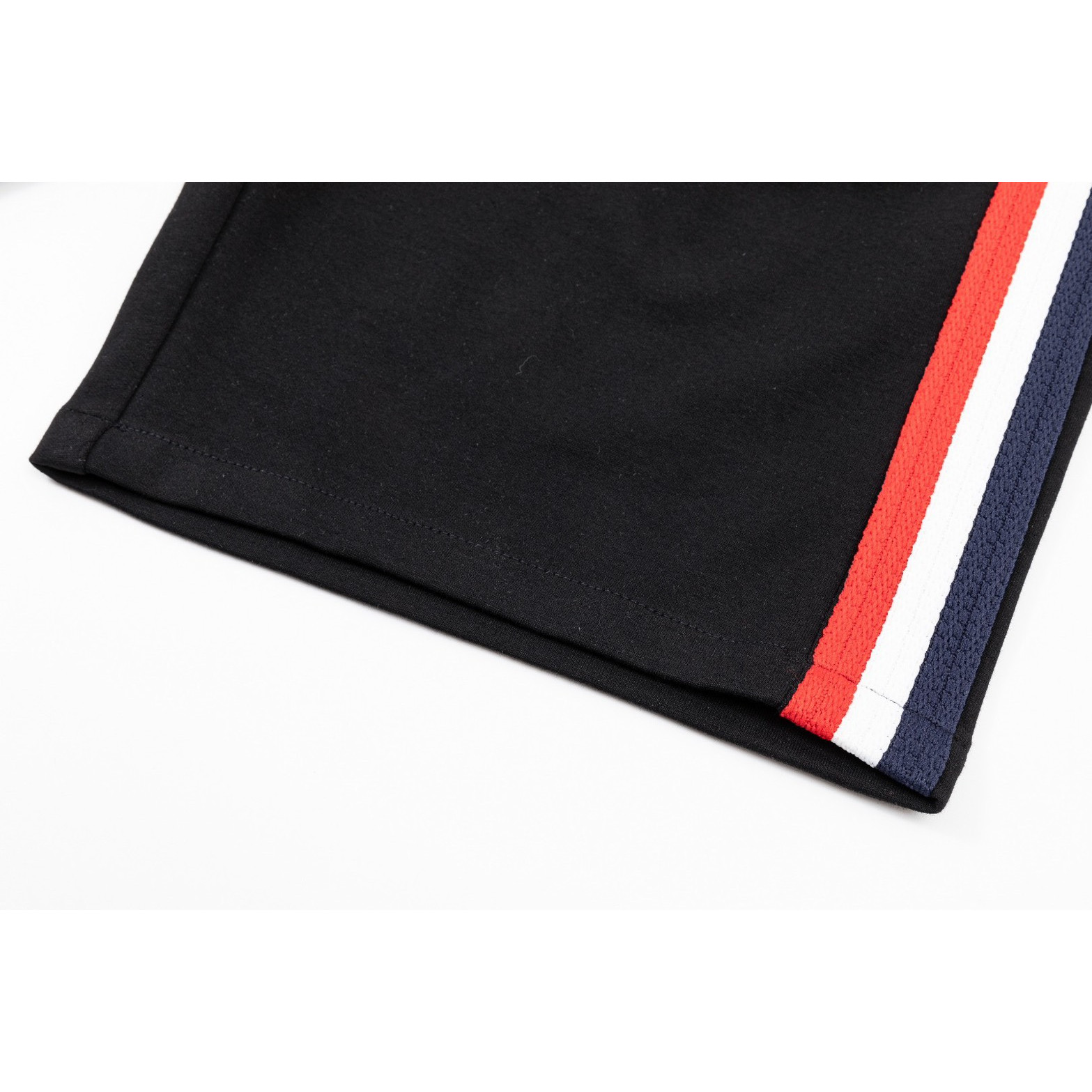 <p>MONCLER 休闲短裤(黑)</p>