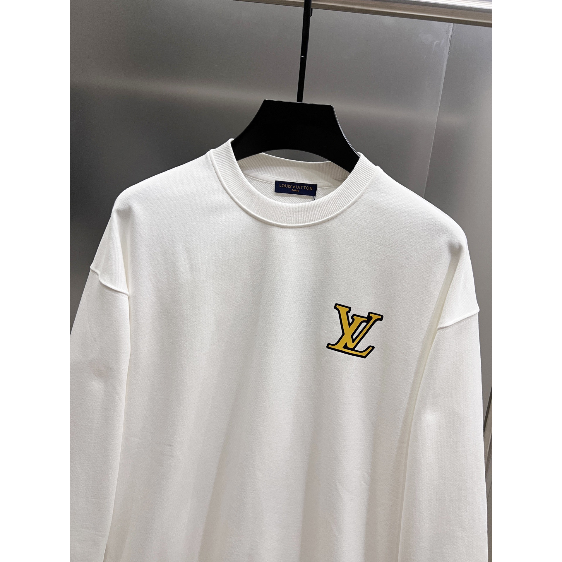 <p>LV 圆领长袖卫衣(白)</p>