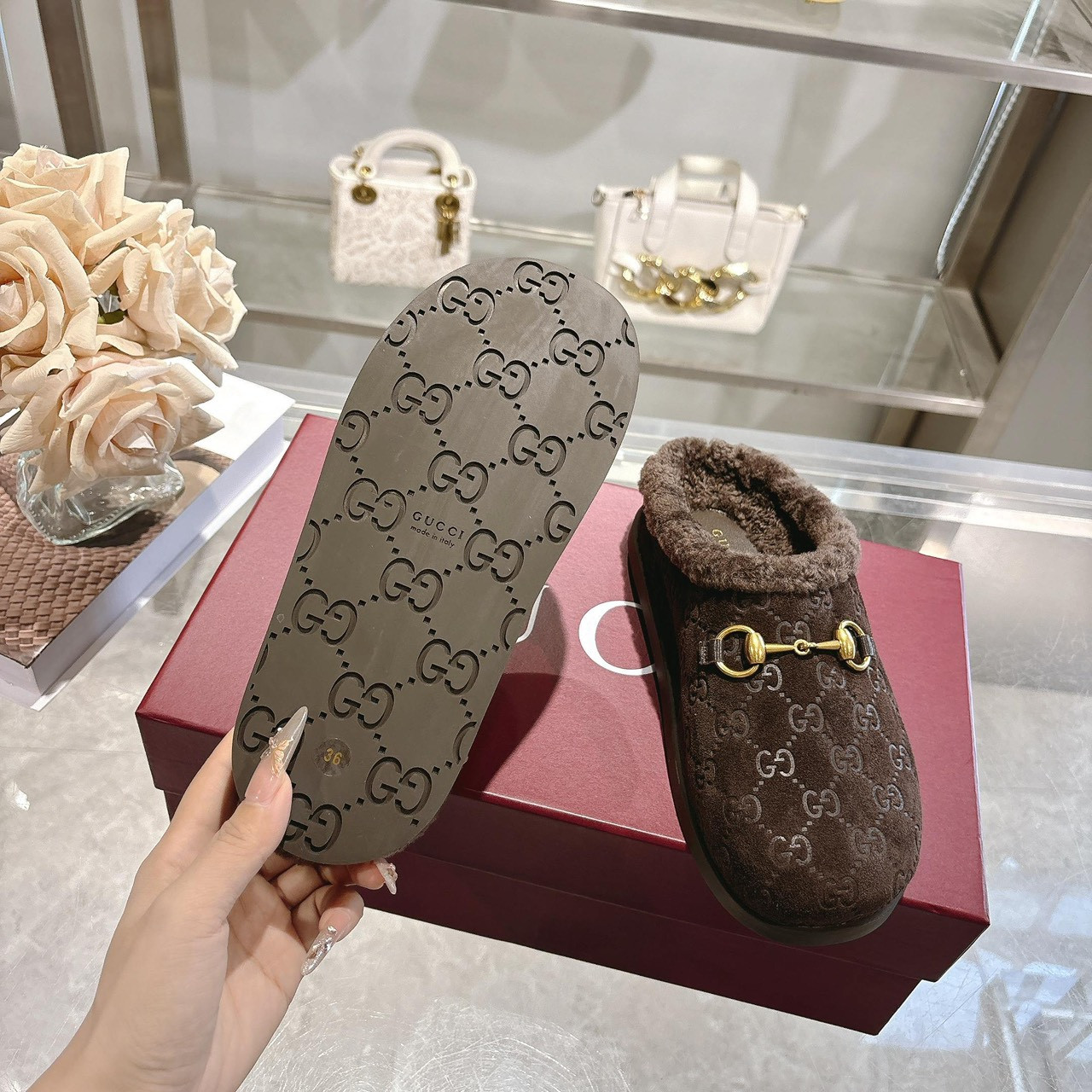 <p>GUCCI 穆勒羊毛拖鞋</p>