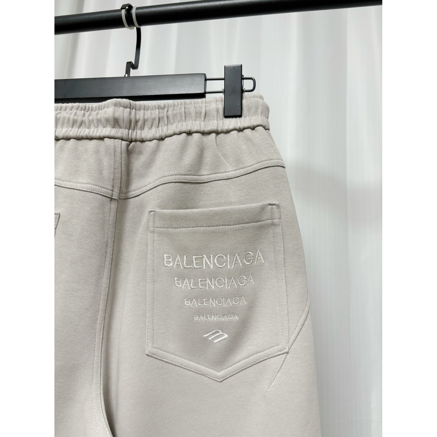 <p>Balenciaga 休闲长裤</p>