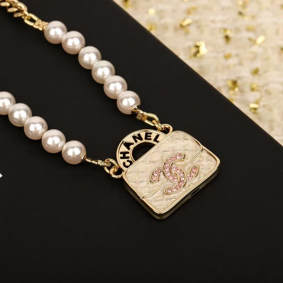 <p>CHANEL&nbsp;香包包项链</p>